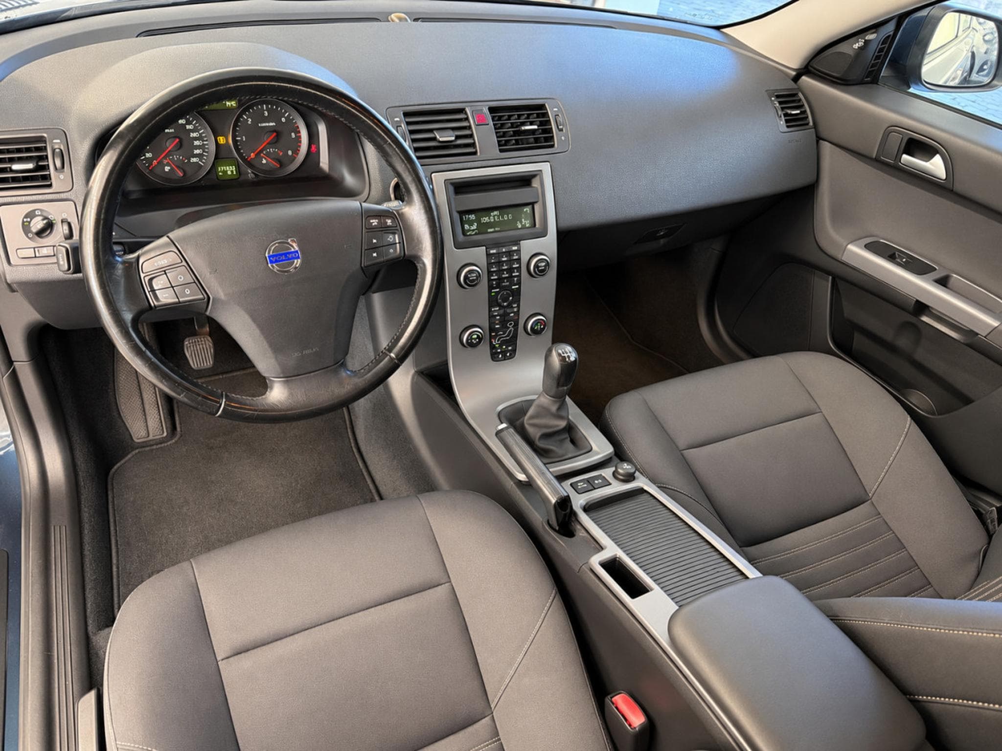 Volvo V50 1.6 d 115 DRIVe Kinetic (2011) - Photo 6