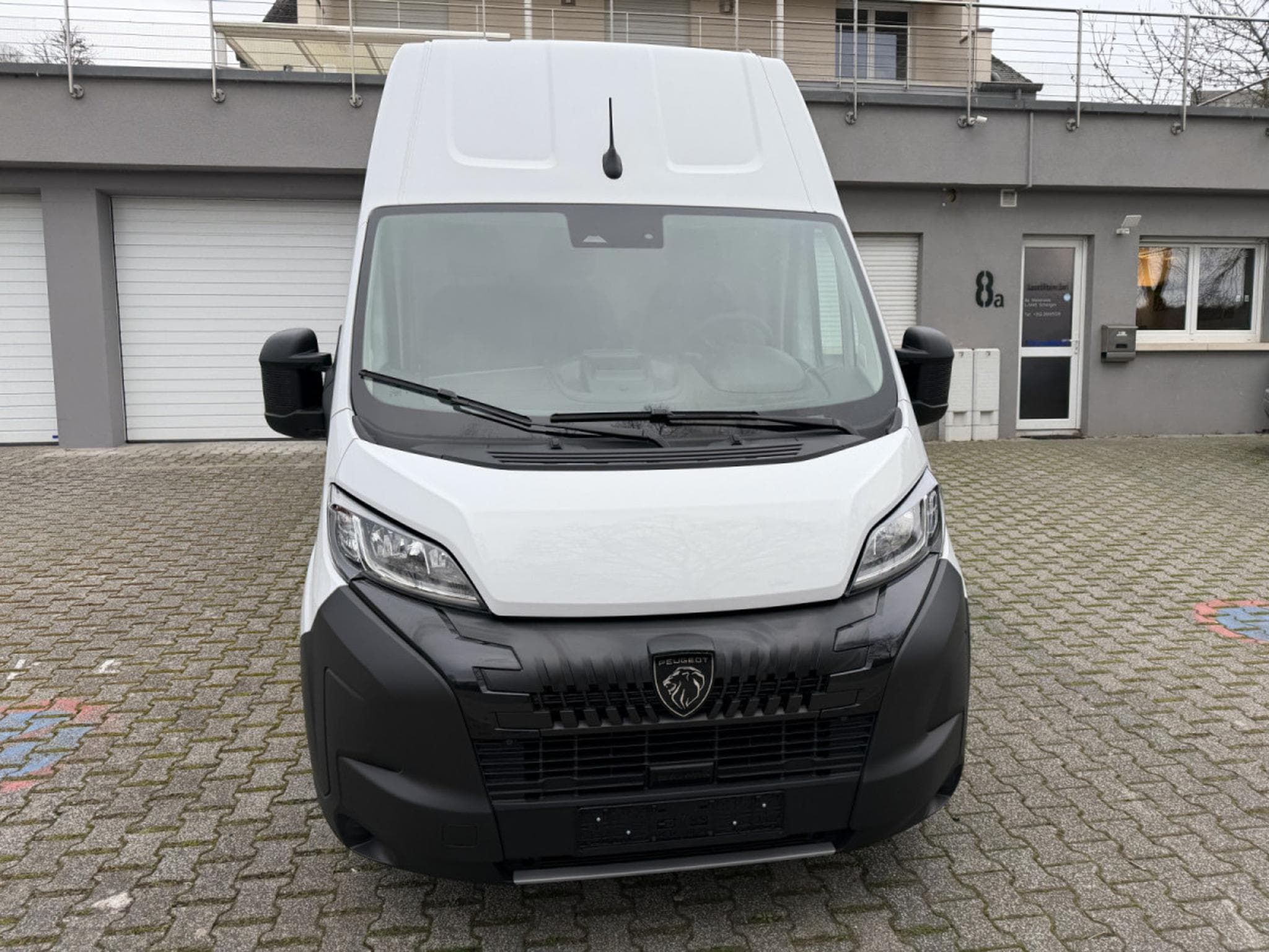 Peugeot Boxer 2.2 BlueHDI EAT8 190 L4H3 335 (2026) - Photo 2