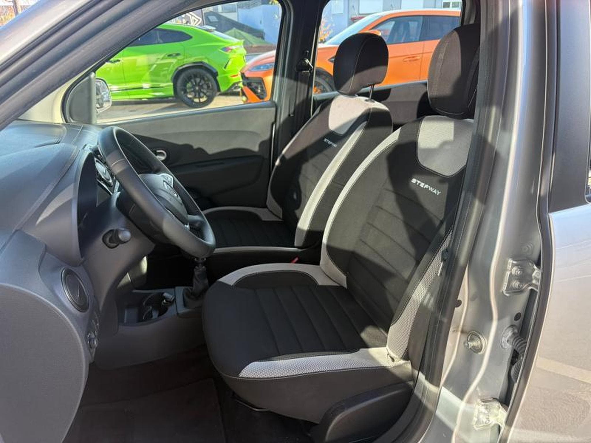 Dacia Lodgy Stepway 1.3 130ch/Camera/PDC/GPS (2021) - Photo 9
