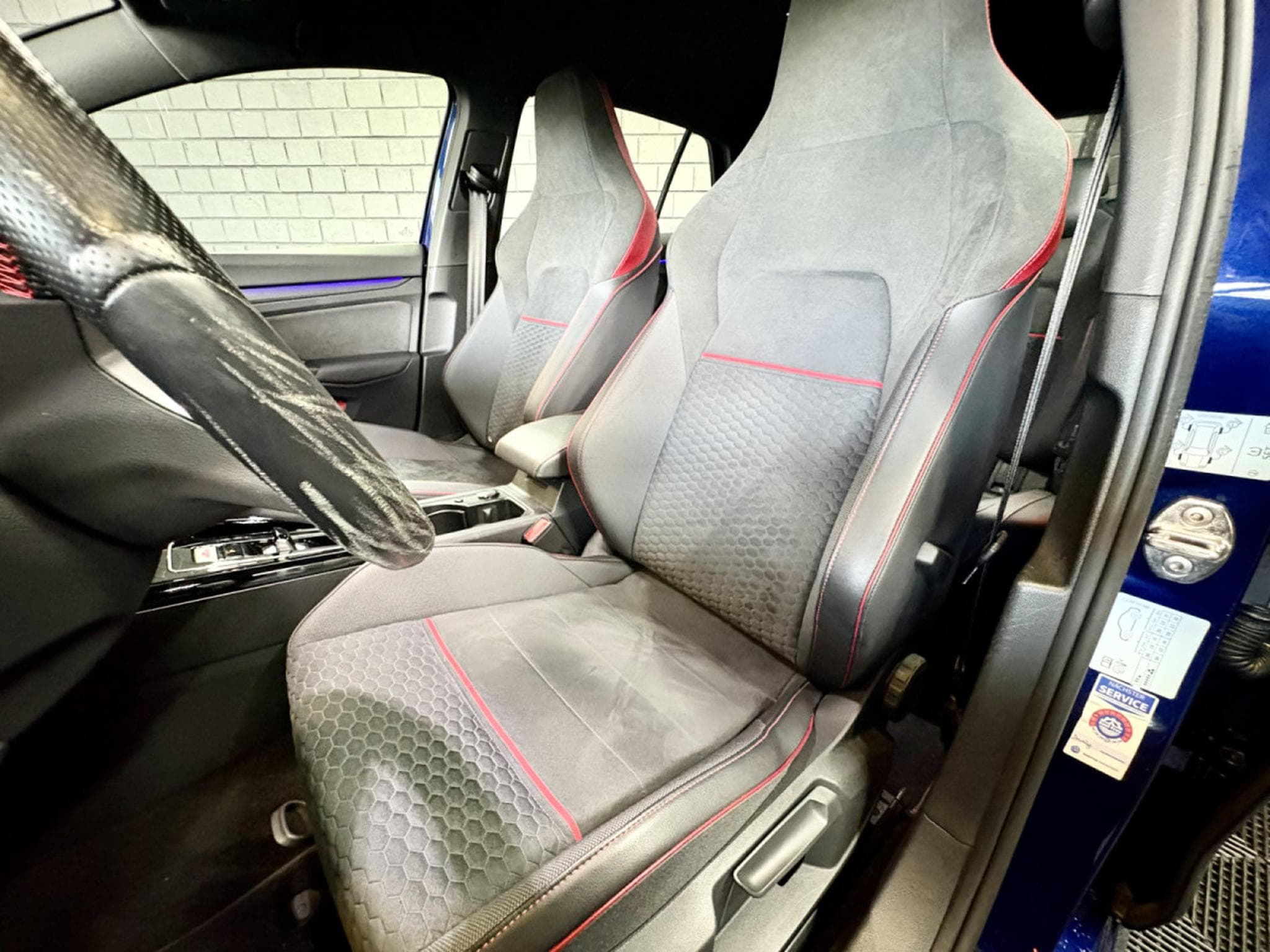 VW Golf GTI Clubsport 2.0 TSI 300 CV DSG7 *DCC *MATRIX* *CARPLAY* (2023) - Photo 7