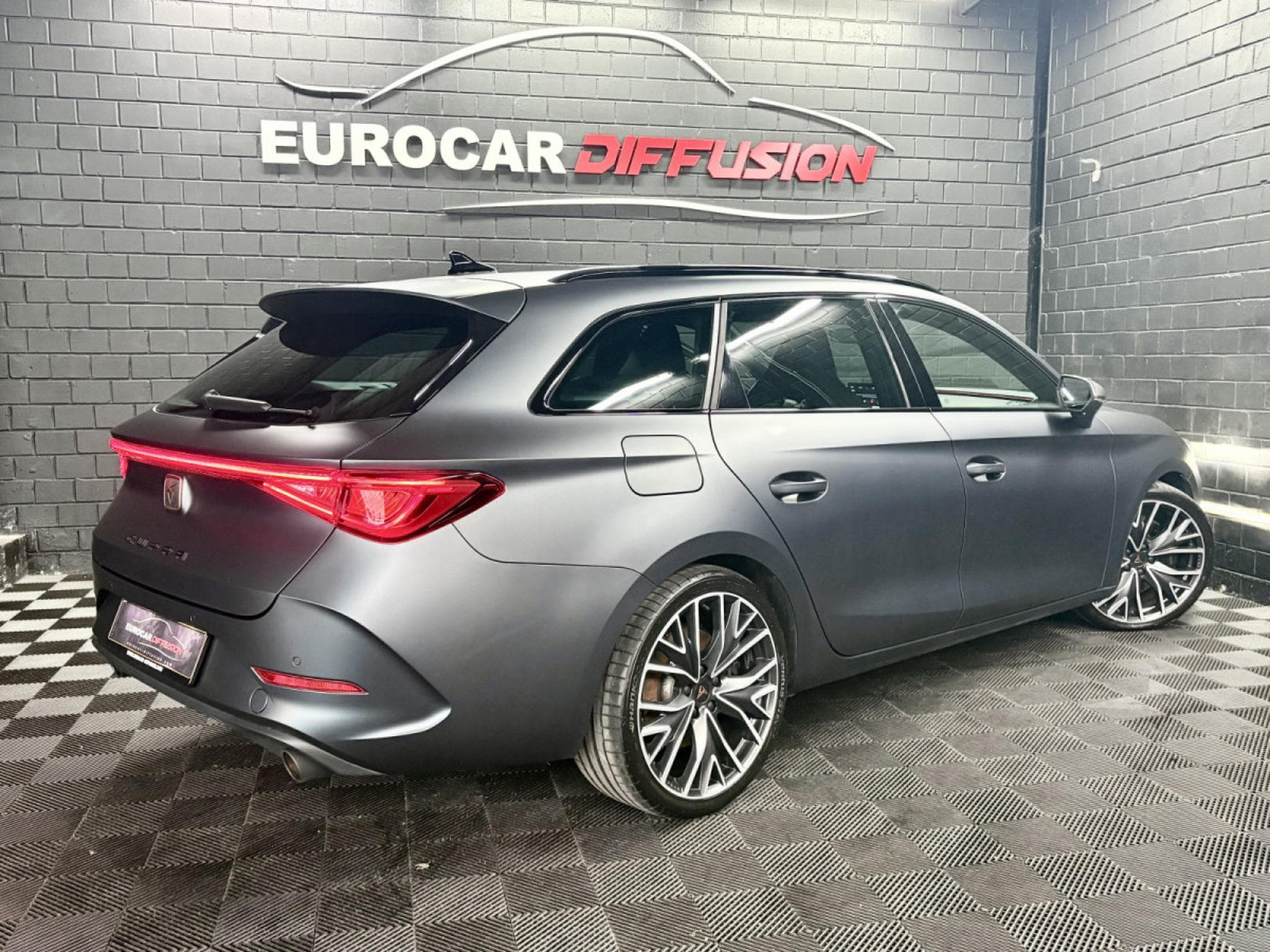 Cupra Leon ST 2.0 TSI 245 CV *DCC * VSS * ACC * (2024) - Foto 6