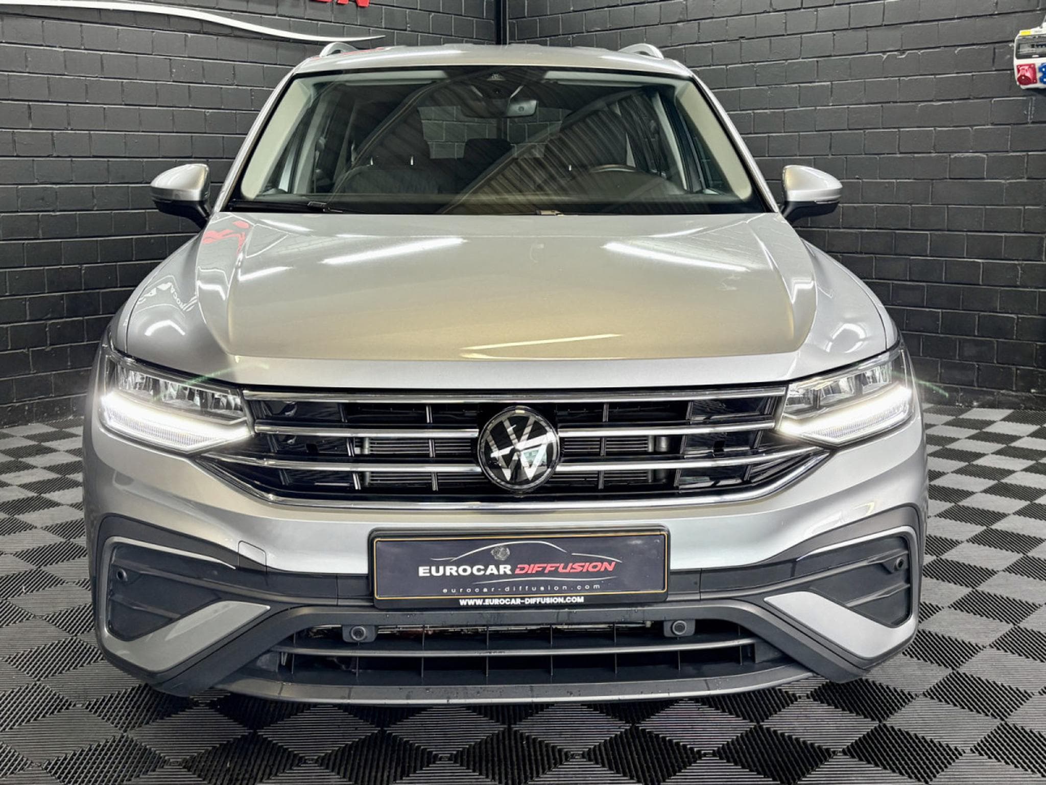 VW Tiguan Life 1.5 TSI 150 CV DSG7 *7 PLACES *ATTELAGE* *HAYON* (2025) - Photo 2