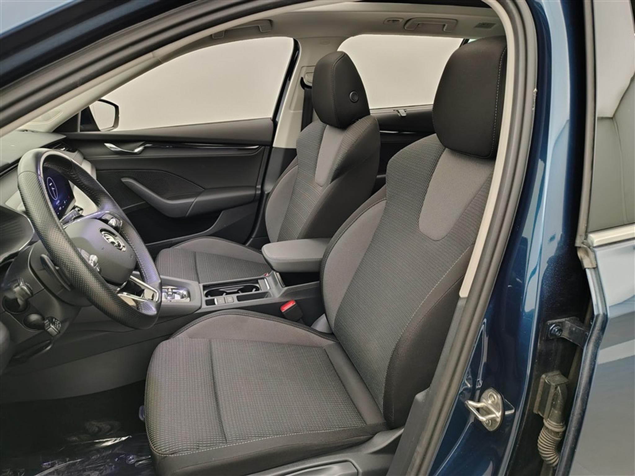 Skoda Octavia 1.4 TSI PHEV Clever+ DSG Navi / Led / Pano (2023) - Photo 7