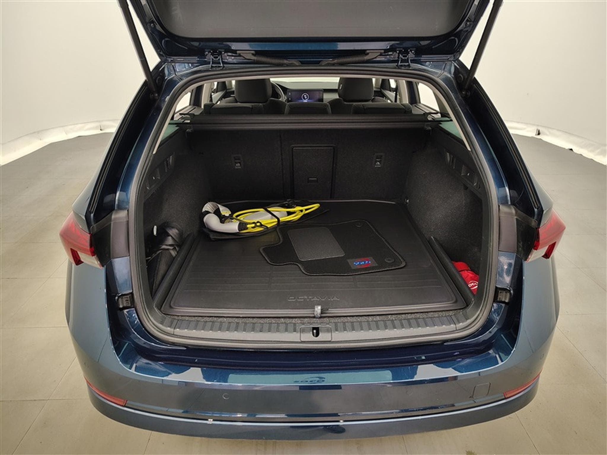 Skoda Octavia 1.4 TSI PHEV Clever+ DSG Navi / Led / Pano (2023) - Photo 14