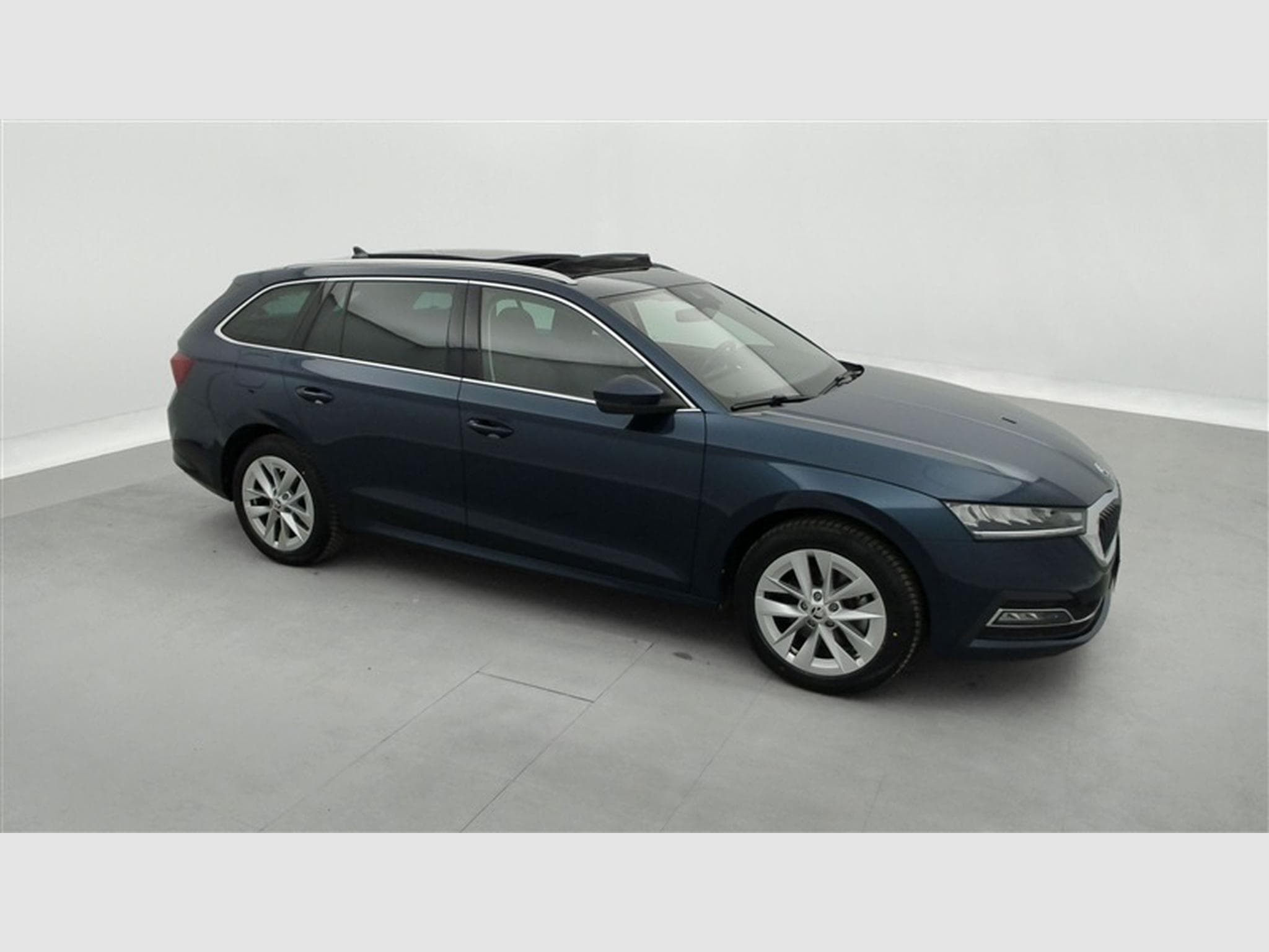 Skoda Octavia 1.4 TSI PHEV Clever+ DSG Navi / Led / Pano (2023) - Photo 24