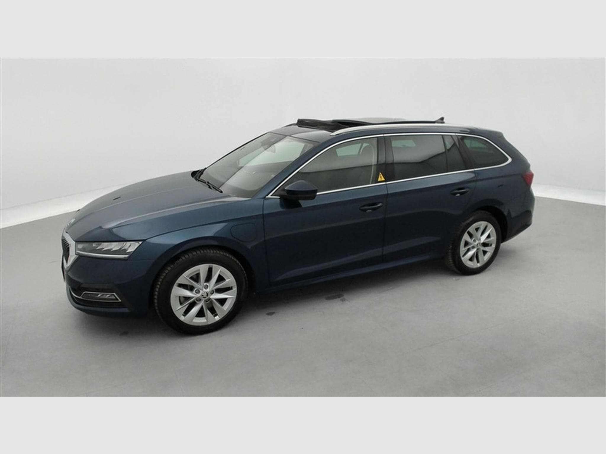 Skoda Octavia 1.4 TSI PHEV Clever+ DSG Navi / Led / Pano (2023) - Photo 22