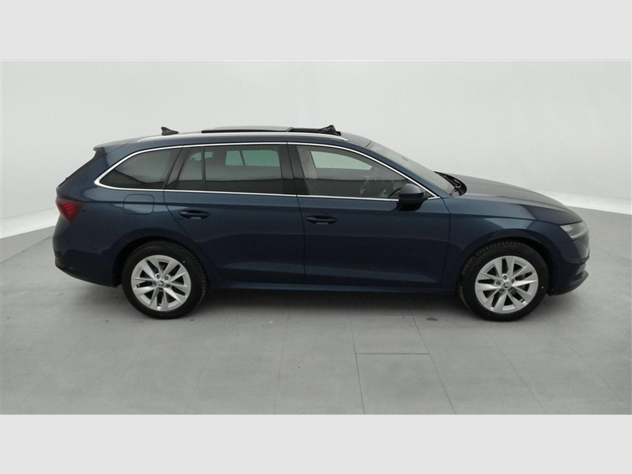 Skoda Octavia 1.4 TSI PHEV Clever+ DSG Navi / Led / Pano (2023) - Photo 25