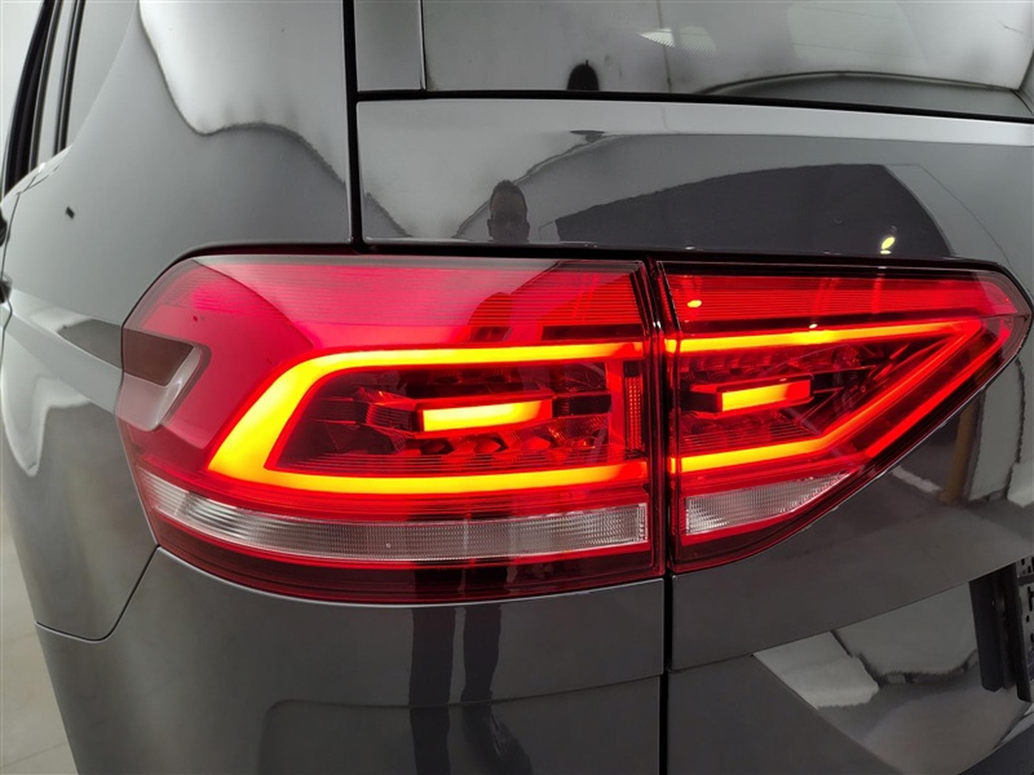 VW Touran 2.0 TDi SCR Highline Business Premium NAVI/FULL LED/TO PANO (2024) - Photo 16