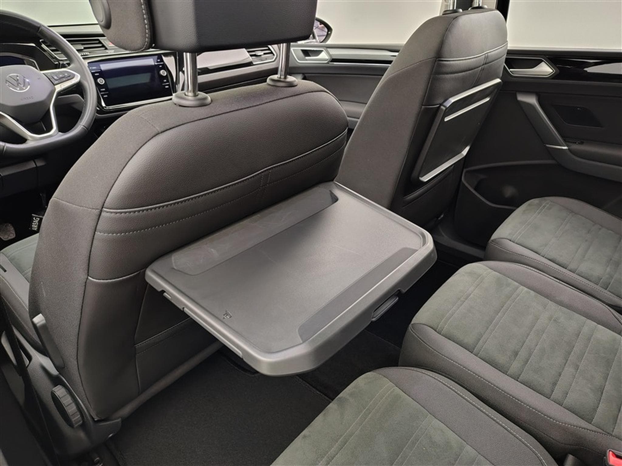 VW Touran 2.0 TDi SCR Highline Business Premium NAVI/FULL LED/TO PANO (2024) - Photo 20