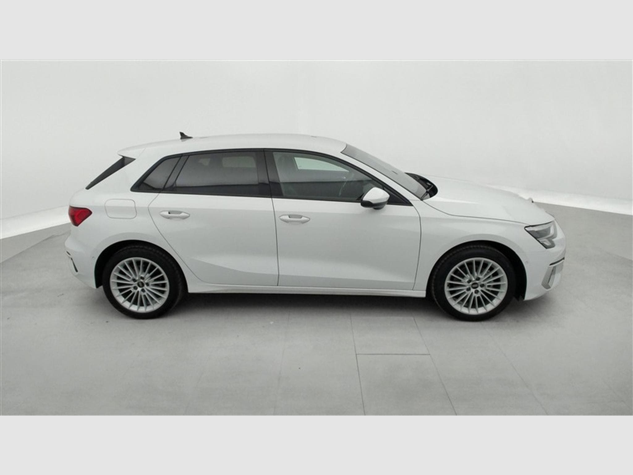 Audi A3 30 TFSI Advanced  Cuir / Navi / Led (2022) - Photo 24
