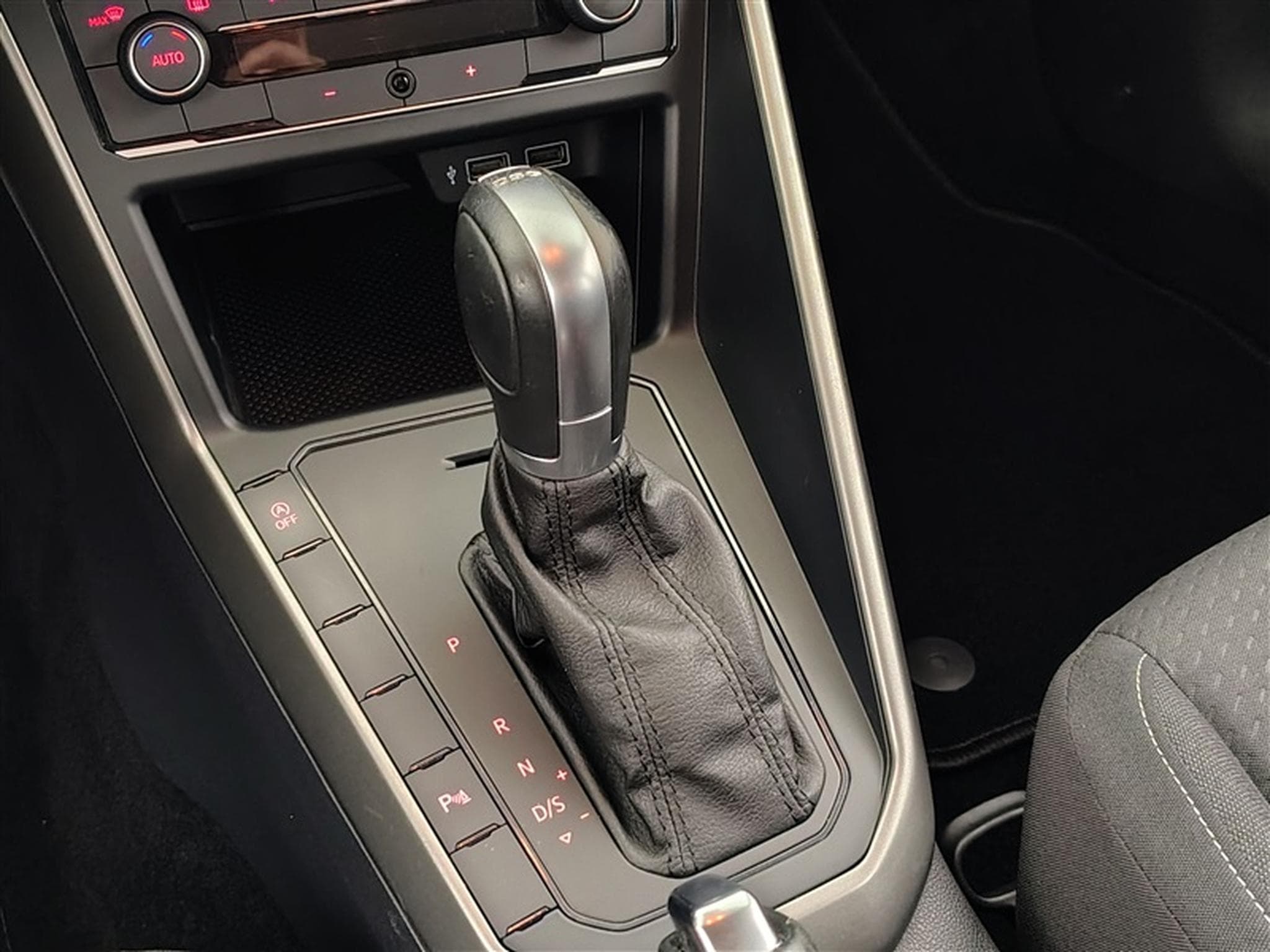 VW Polo 1.0 TSi Comfortline OPF DSG (2019) - Photo 12