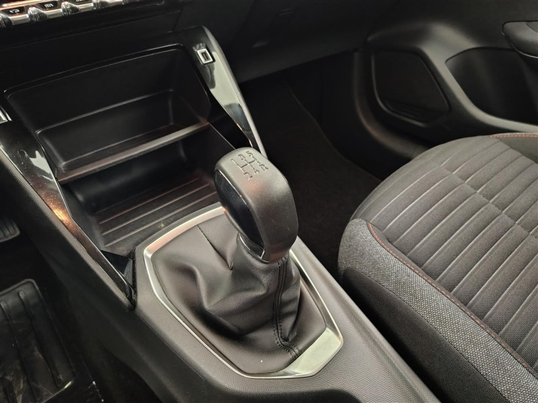 Peugeot 208 1.2i PureTech Allure Pack (2020) - Photo 12
