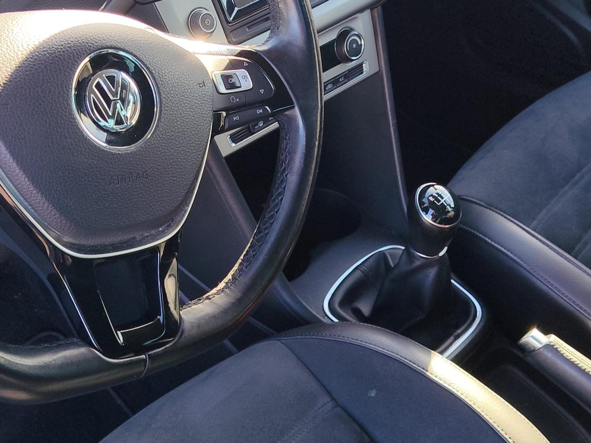 VW Polo 1.4 TDI Blue Motion Technology Highline (2016) - Photo 9