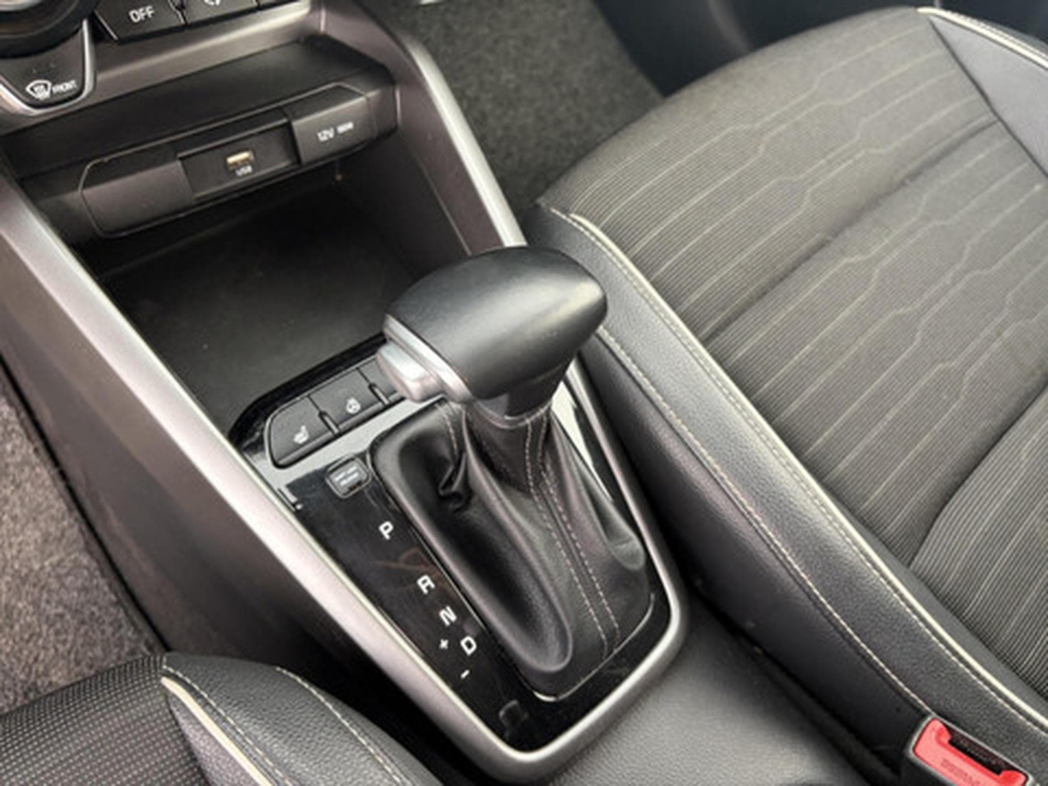 Kia Stonic 1.0 T 100 MORE DCT (2021) - Photo 7