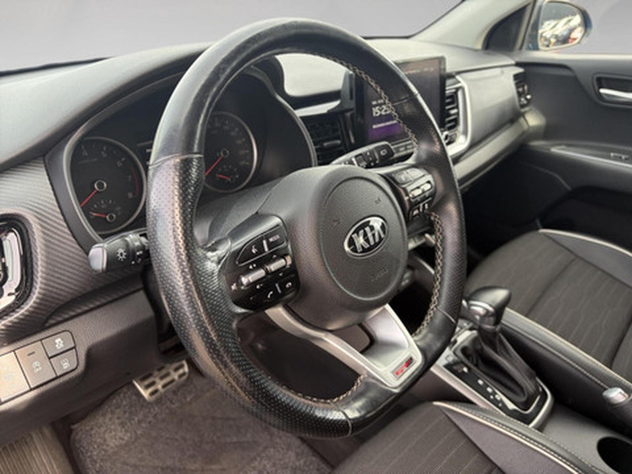 Kia Stonic 1.0 T 100 MORE DCT (2021) - Photo 5