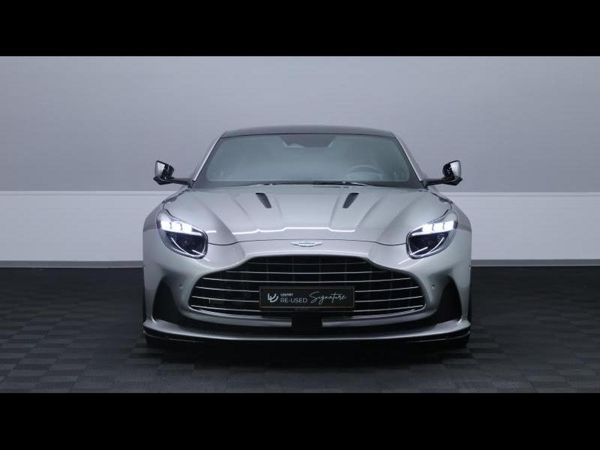 Aston-Martin DB12 4.0 V8 Coupé (2024) - Photo 2