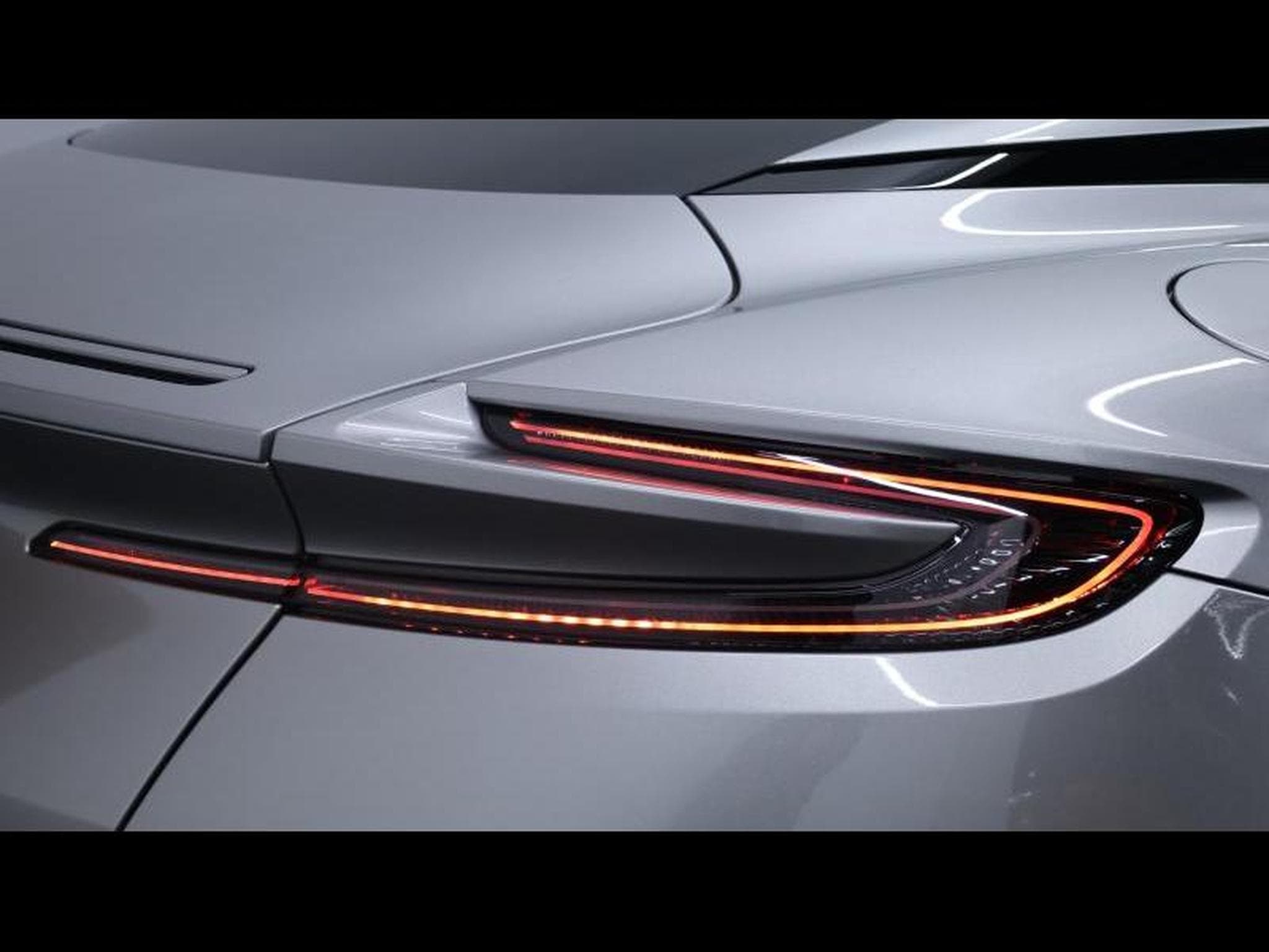 Aston-Martin DB12 4.0 V8 Coupé (2024) - Photo 10