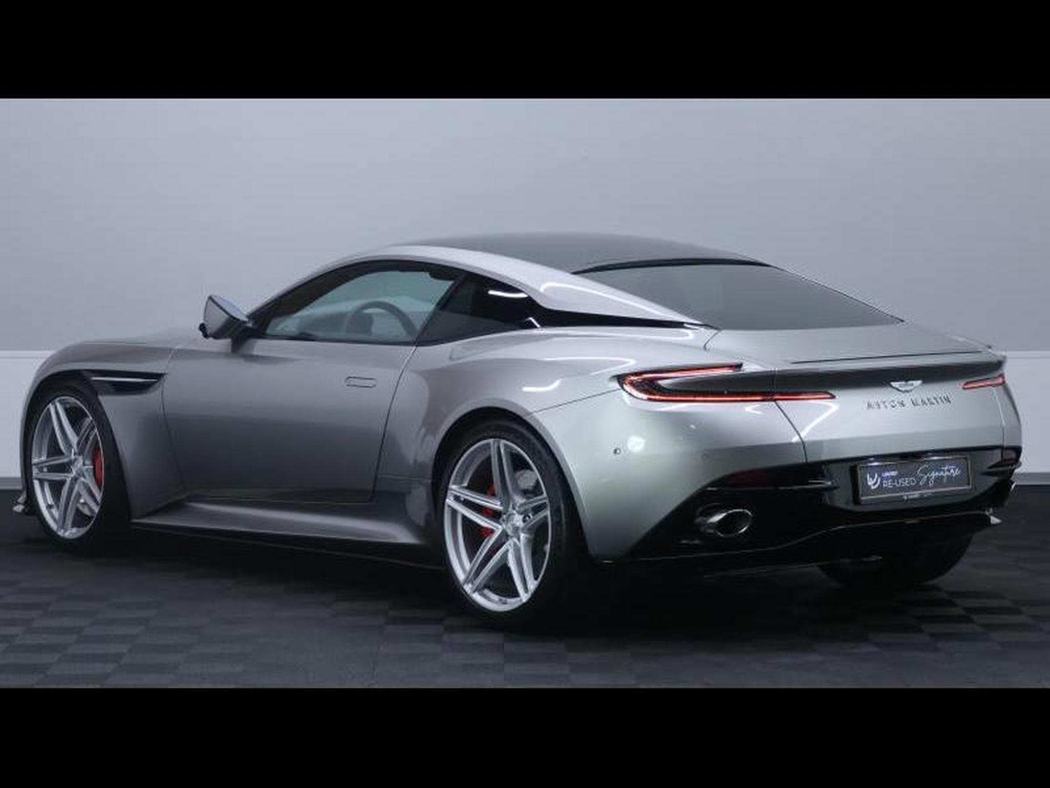 Aston-Martin DB12 4.0 V8 Coupé (2024) - Photo 7