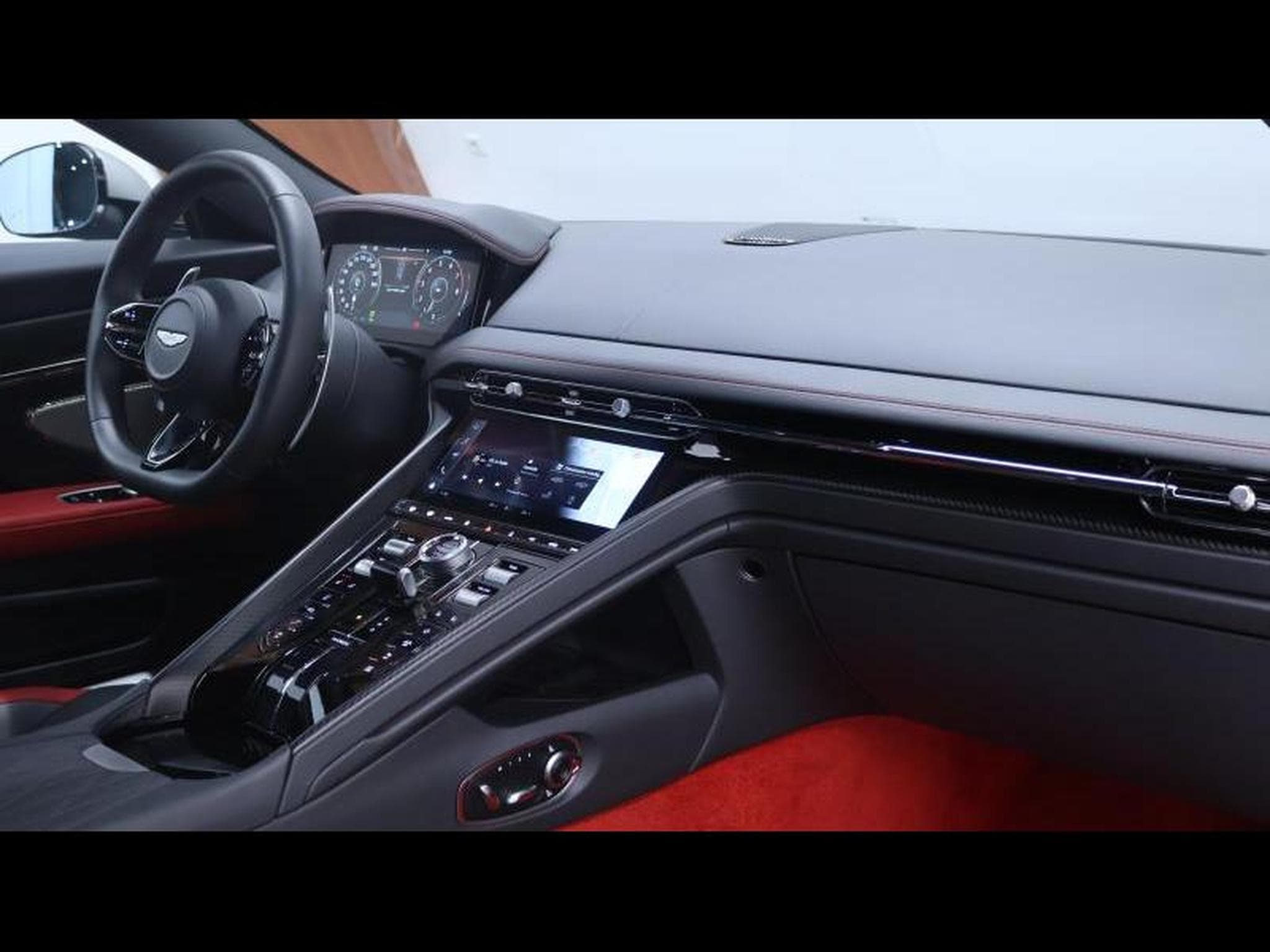 Aston-Martin DB12 4.0 V8 Coupé (2024) - Photo 14