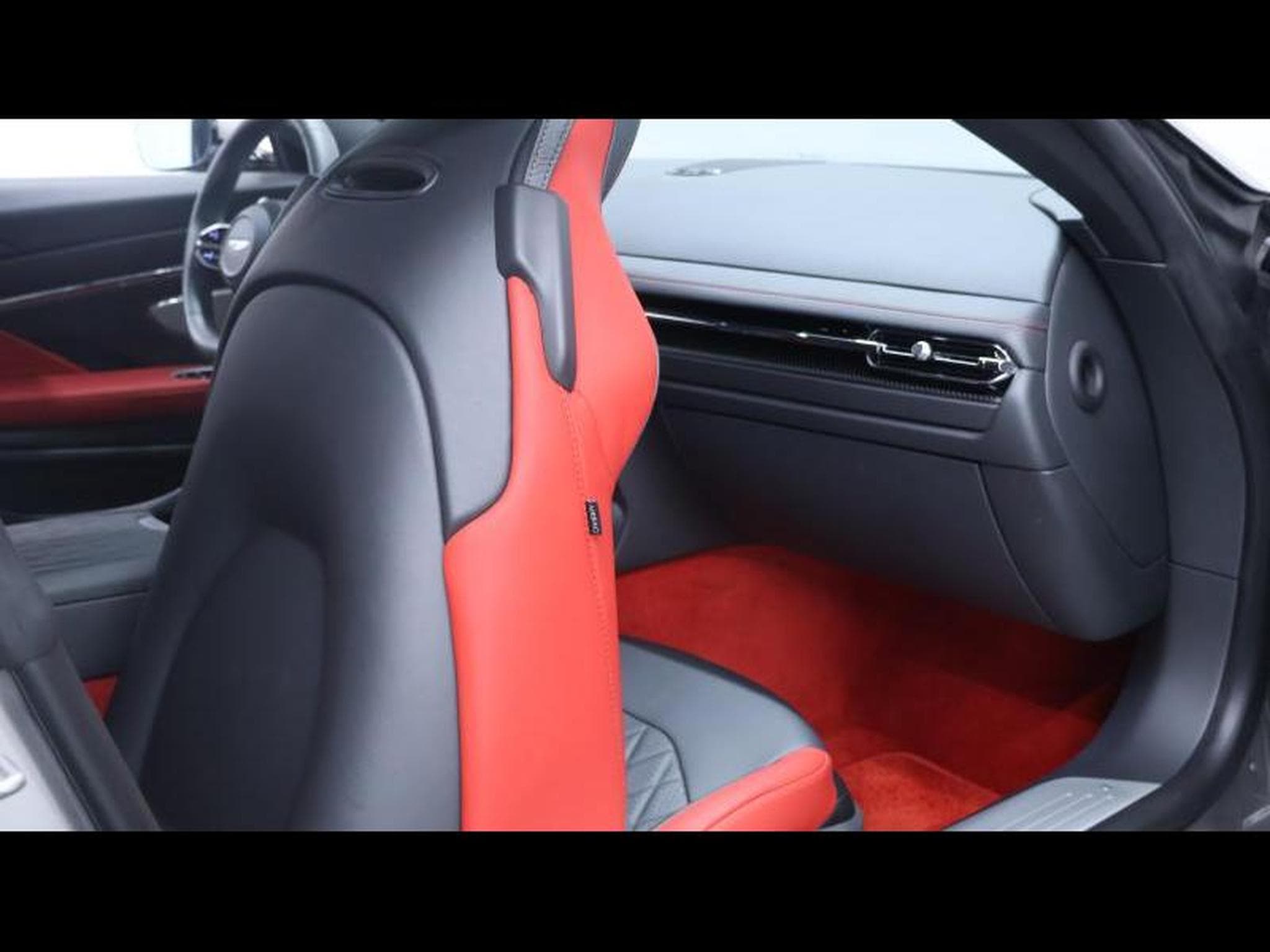 Aston-Martin DB12 4.0 V8 Coupé (2024) - Photo 20