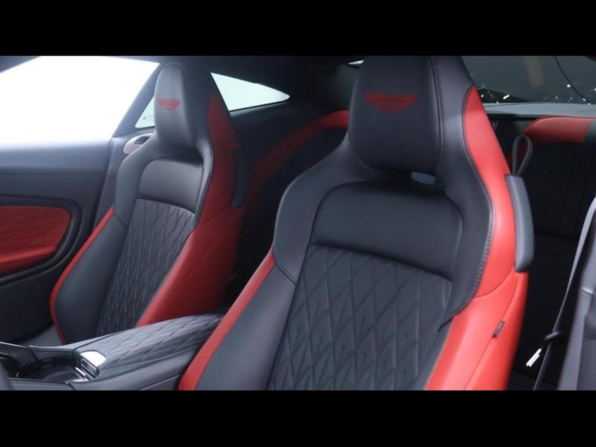 Aston-Martin DB12 4.0 V8 Coupé (2024) - Photo 17
