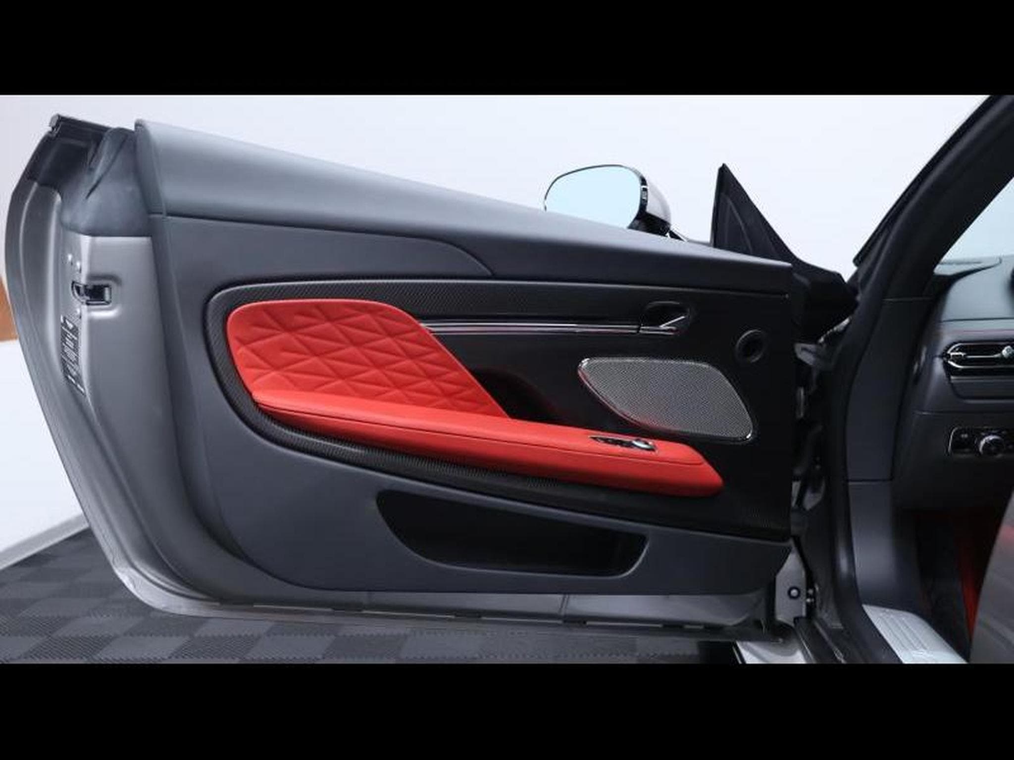 Aston-Martin DB12 4.0 V8 Coupé (2024) - Photo 22