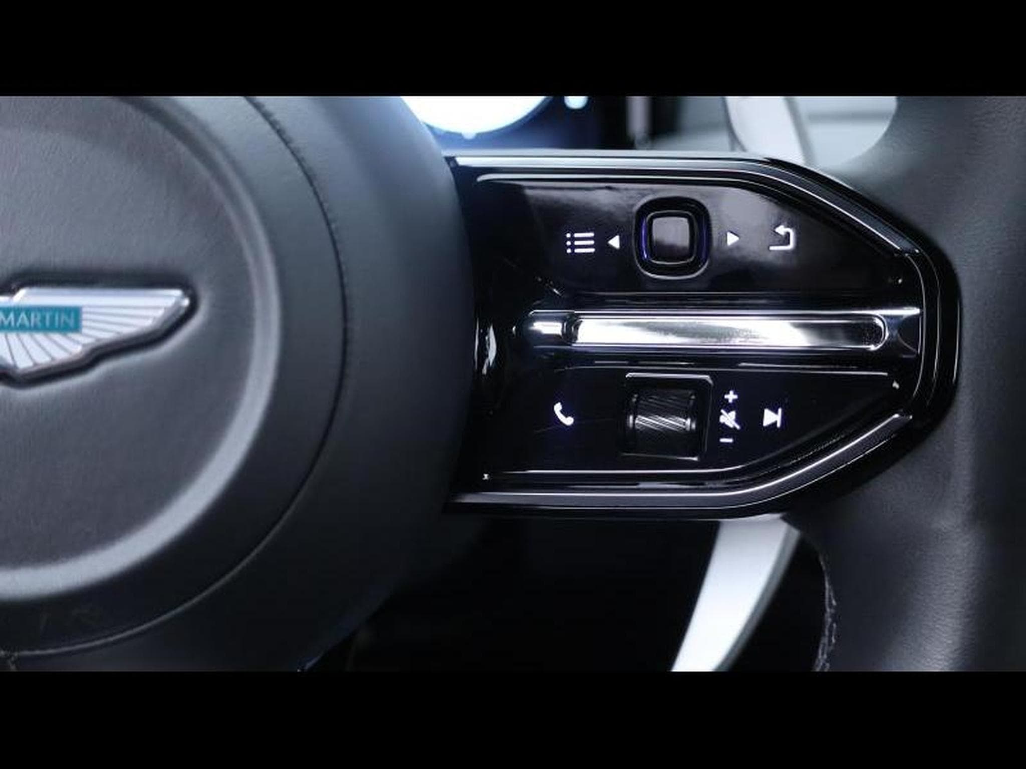 Aston-Martin DB12 4.0 V8 Coupé (2024) - Photo 26