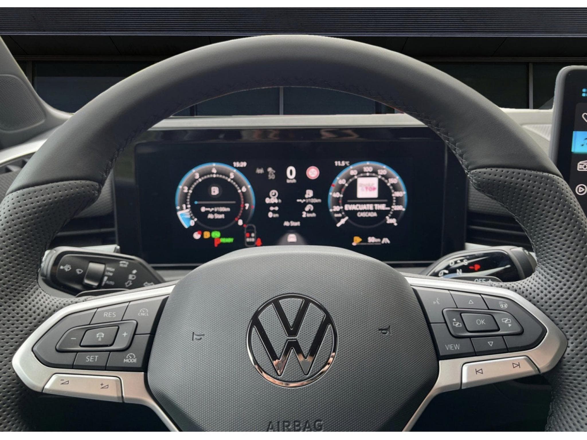 VW T-Roc VW T-Roc eTSI DSG R-Line (2026) - Foto 13