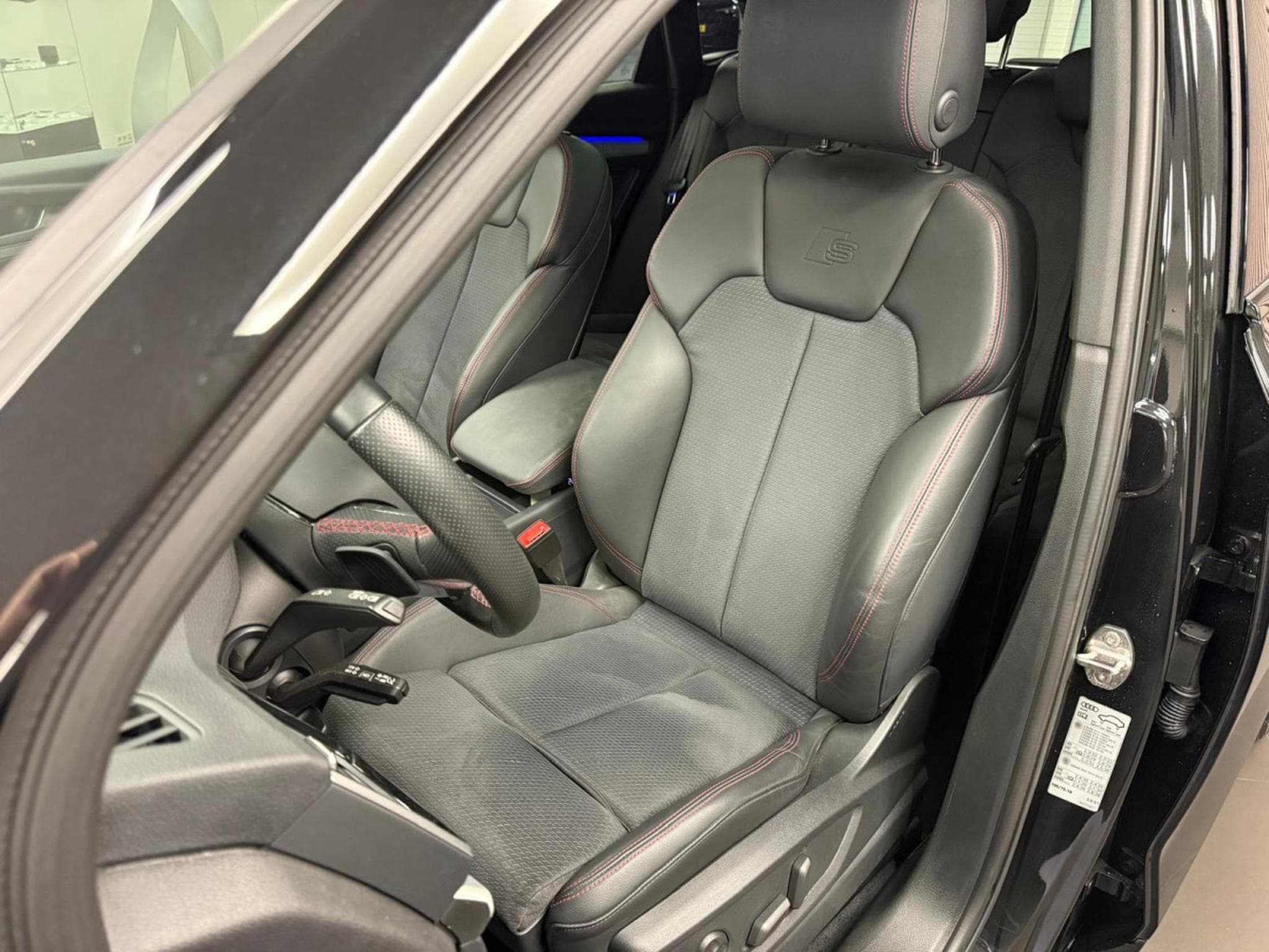 Audi Q5 S line 40 TFSI quattro 204 CH / 150 kW S tronic (2024) - Photo 2