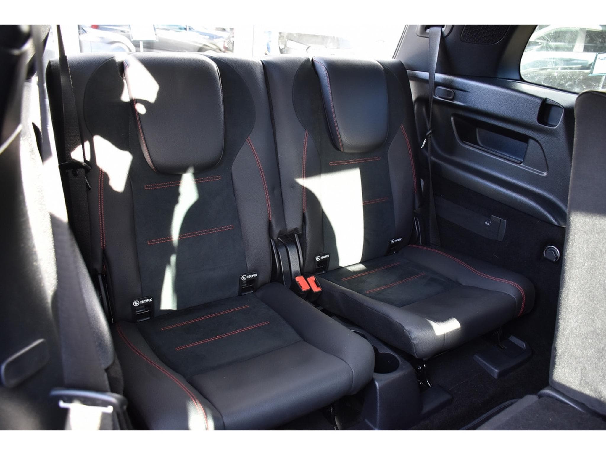 Mercedes GLB 180 d AMG Line 8G-DCT 7 PL. GPS LANE KEYLESS NIGHT (2023) - Foto 9