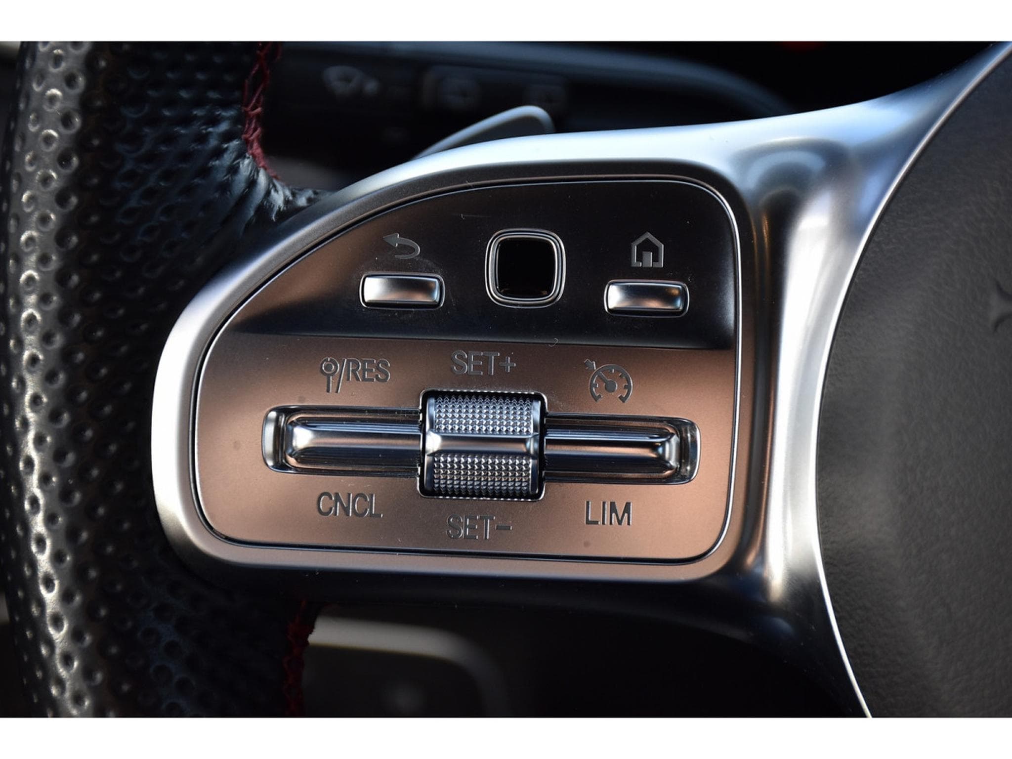 Mercedes GLB 180 d AMG Line 8G-DCT 7 PL. GPS LANE KEYLESS NIGHT (2023) - Foto 19
