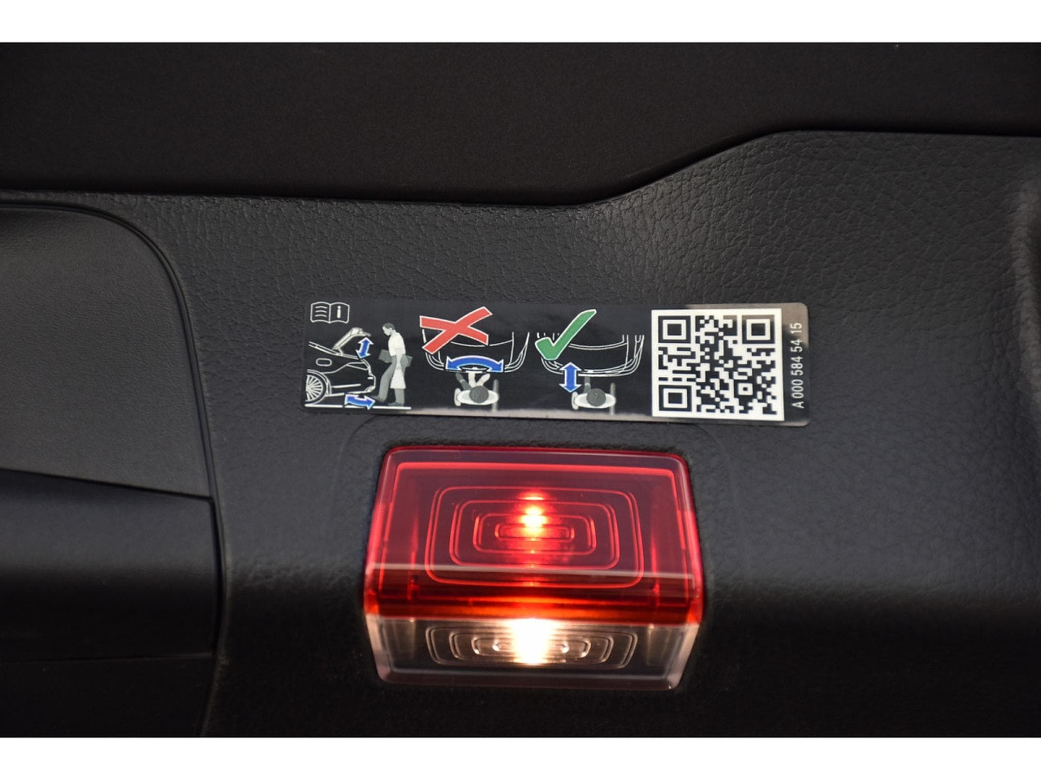 Mercedes GLB 180 d AMG Line 8G-DCT 7 PL. GPS LANE KEYLESS NIGHT (2023) - Foto 22