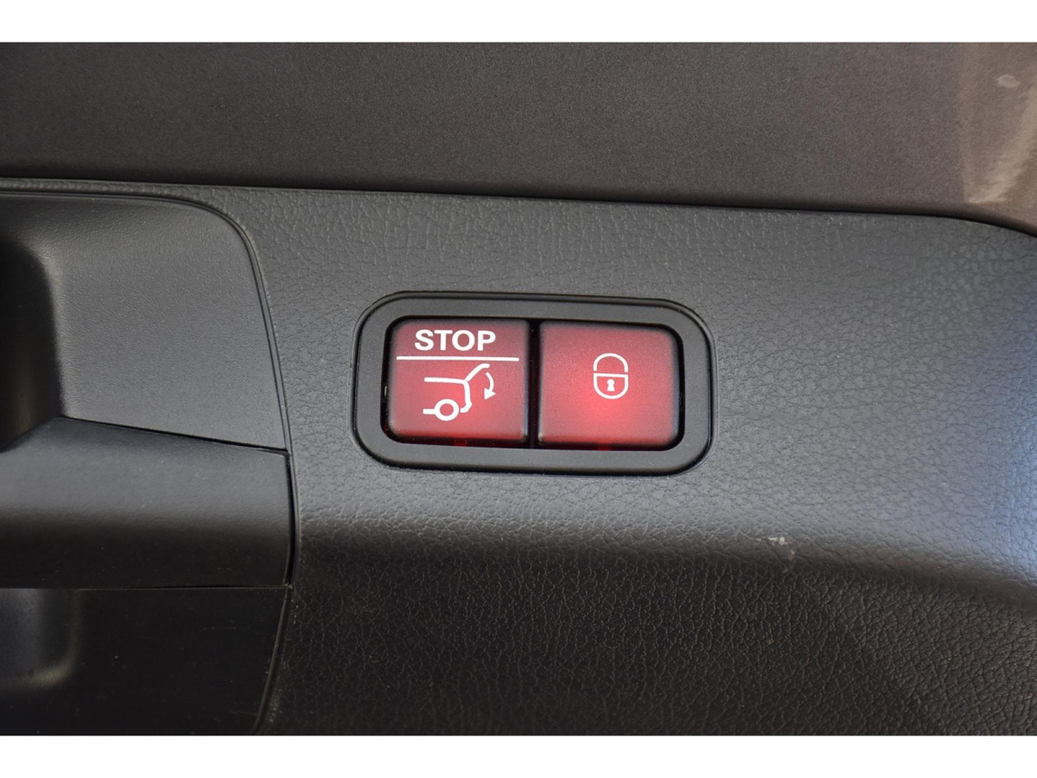 Mercedes GLB 180 d AMG Line 8G-DCT 7 PL. GPS LANE KEYLESS NIGHT (2023) - Foto 21