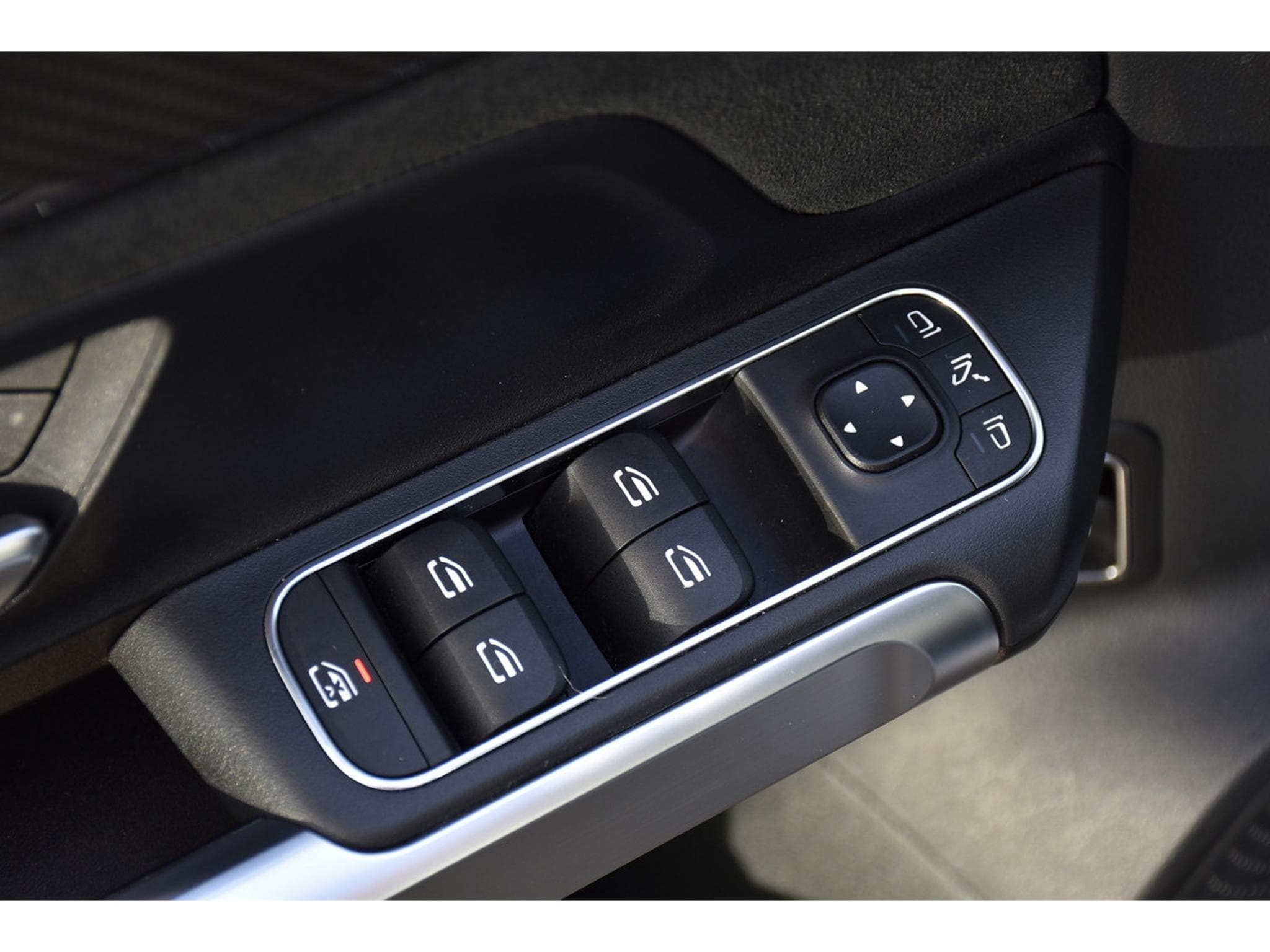 Mercedes GLB 180 d AMG Line 8G-DCT 7 PL. GPS LANE KEYLESS NIGHT (2023) - Foto 20
