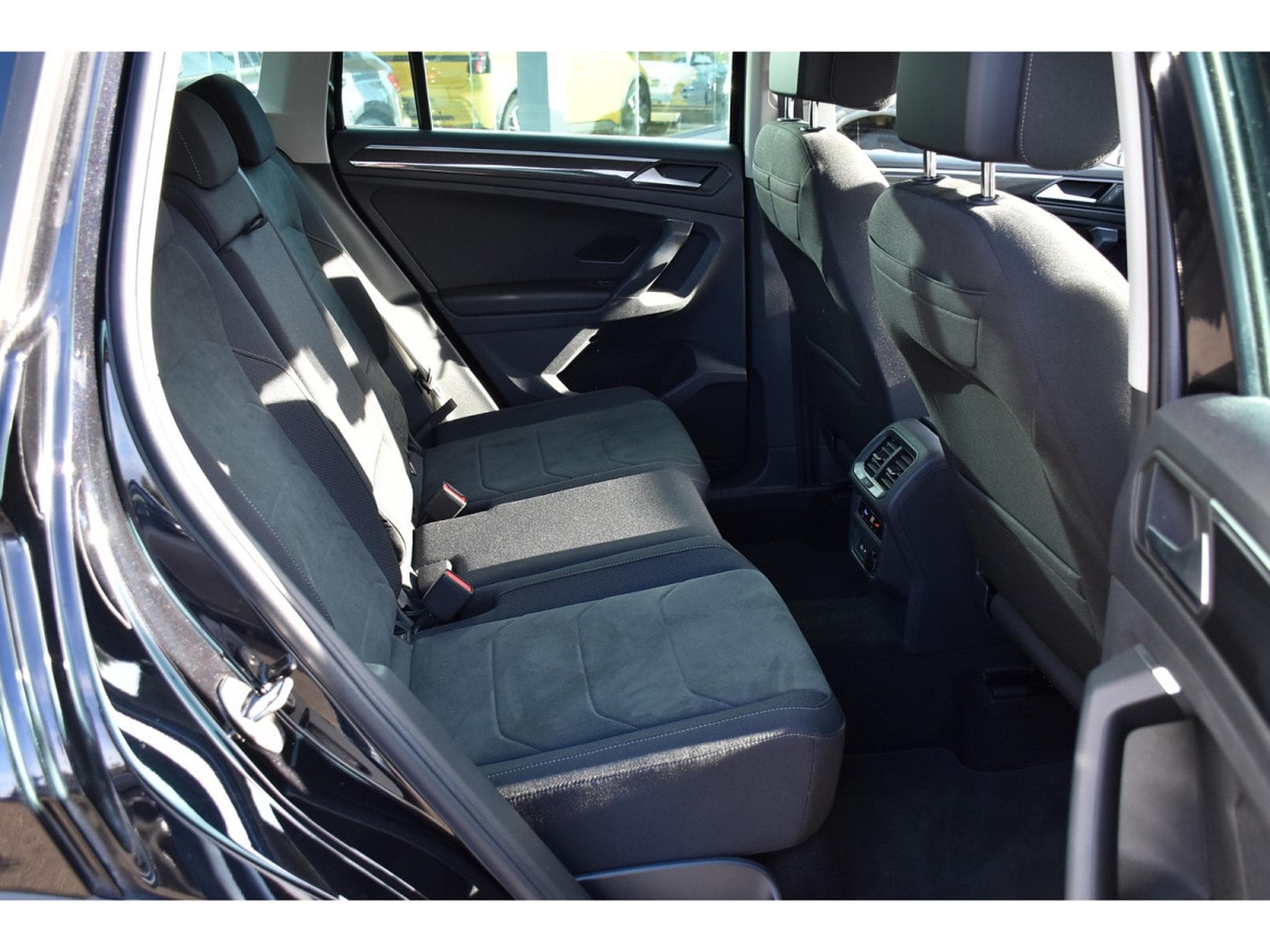 VW Tiguan 2.0 TDI 4Motion Elegance DSG ACC LANE KEYLESS 1° MAIN (2023) - Foto 8