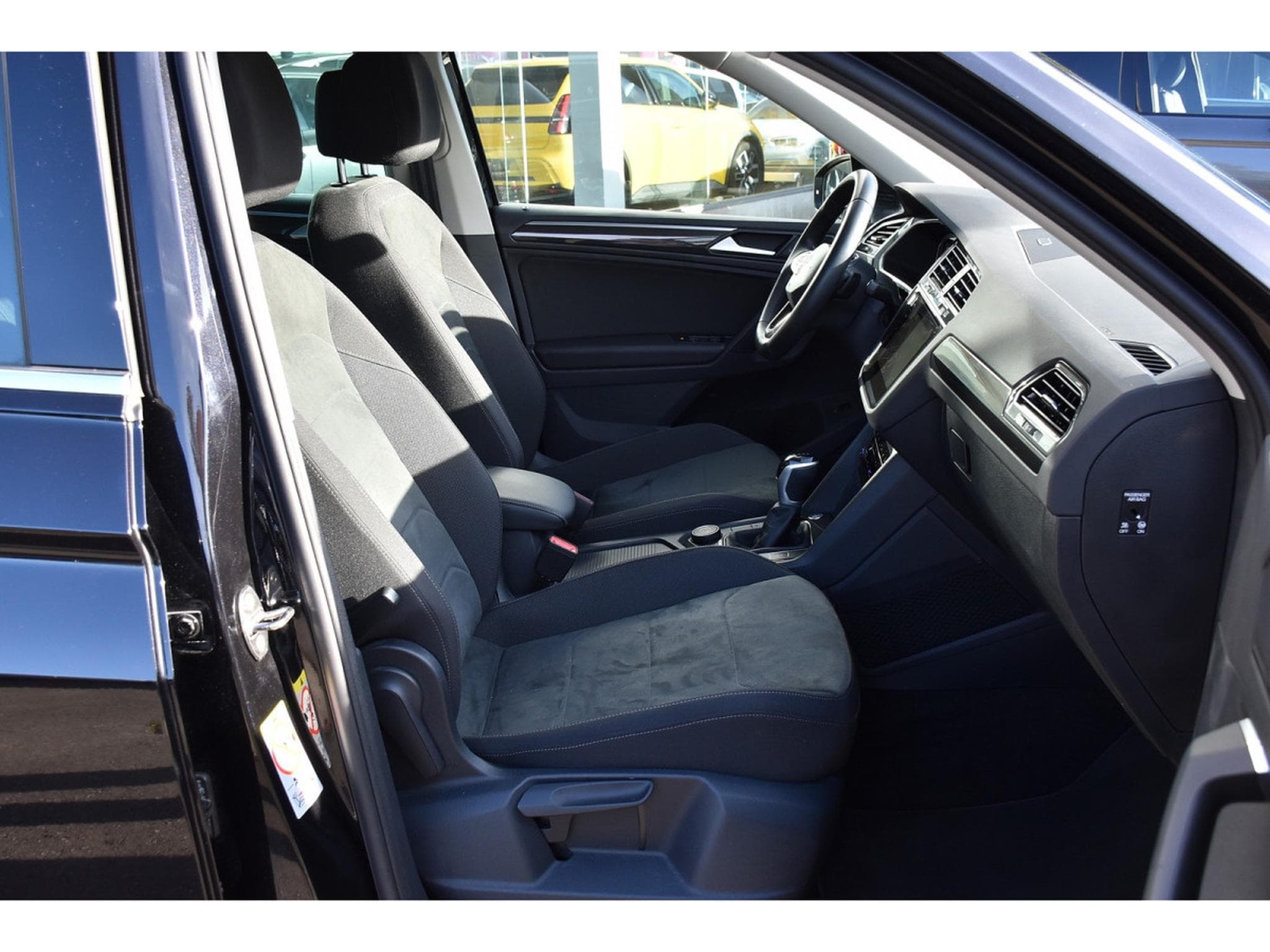 VW Tiguan 2.0 TDI 4Motion Elegance DSG ACC LANE KEYLESS 1° MAIN (2023) - Foto 7