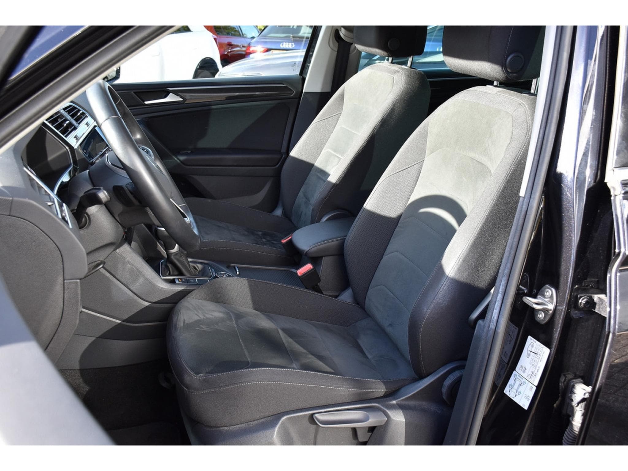VW Tiguan 2.0 TDI 4Motion Elegance DSG ACC LANE KEYLESS 1° MAIN (2023) - Foto 6