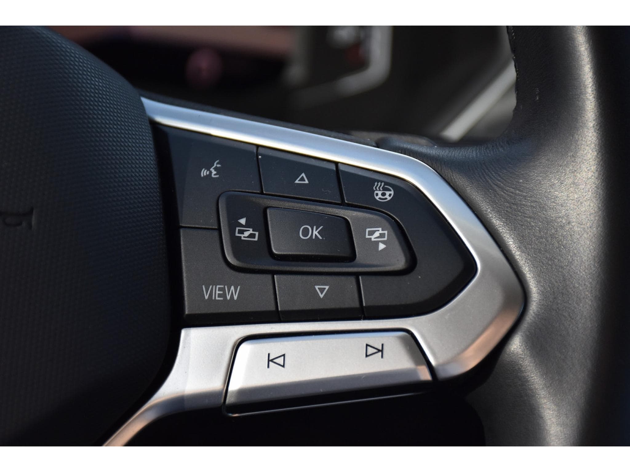 VW Tiguan 2.0 TDI 4Motion Elegance DSG ACC LANE KEYLESS 1° MAIN (2023) - Foto 19