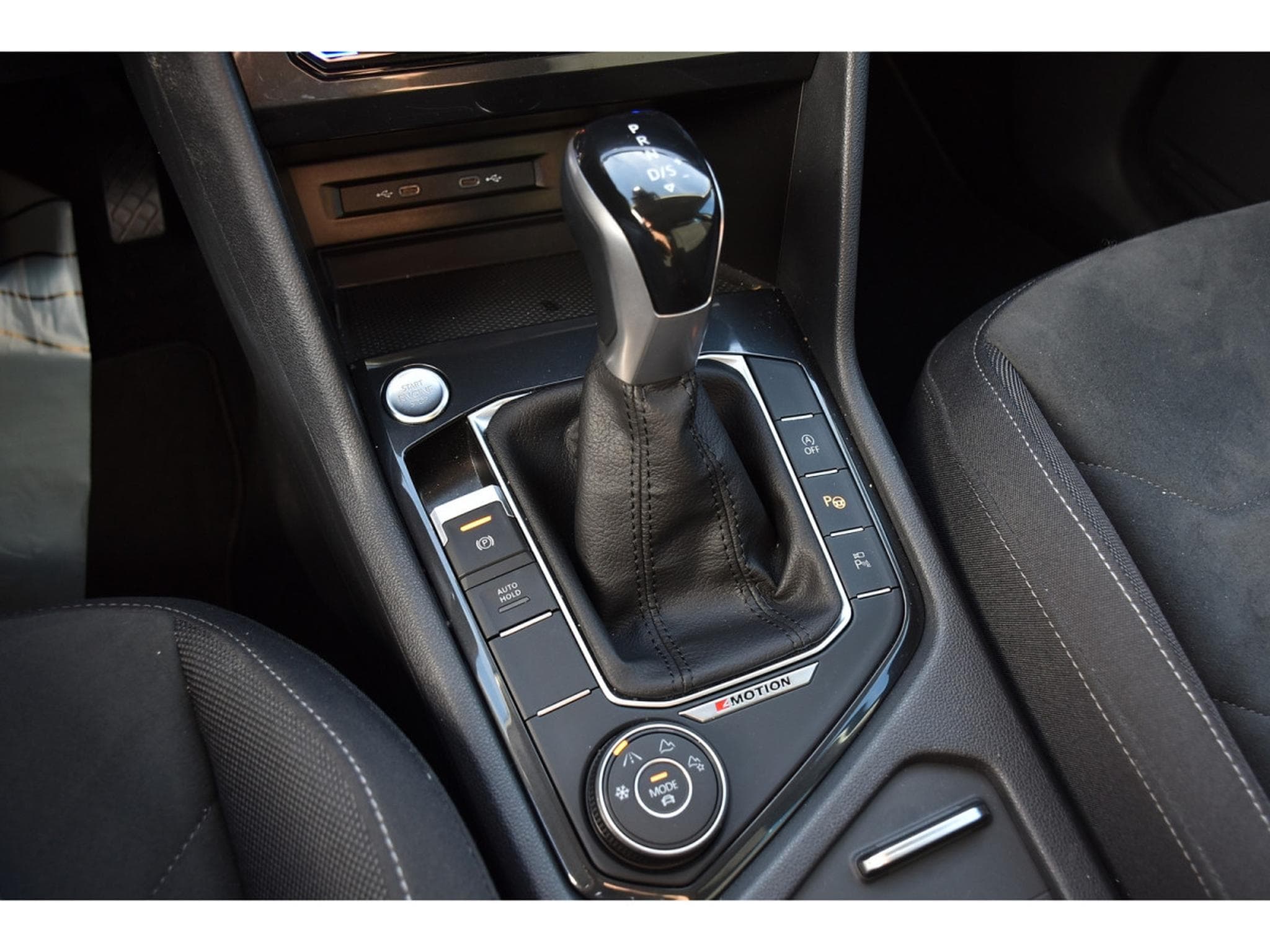 VW Tiguan 2.0 TDI 4Motion Elegance DSG ACC LANE KEYLESS 1° MAIN (2023) - Foto 17