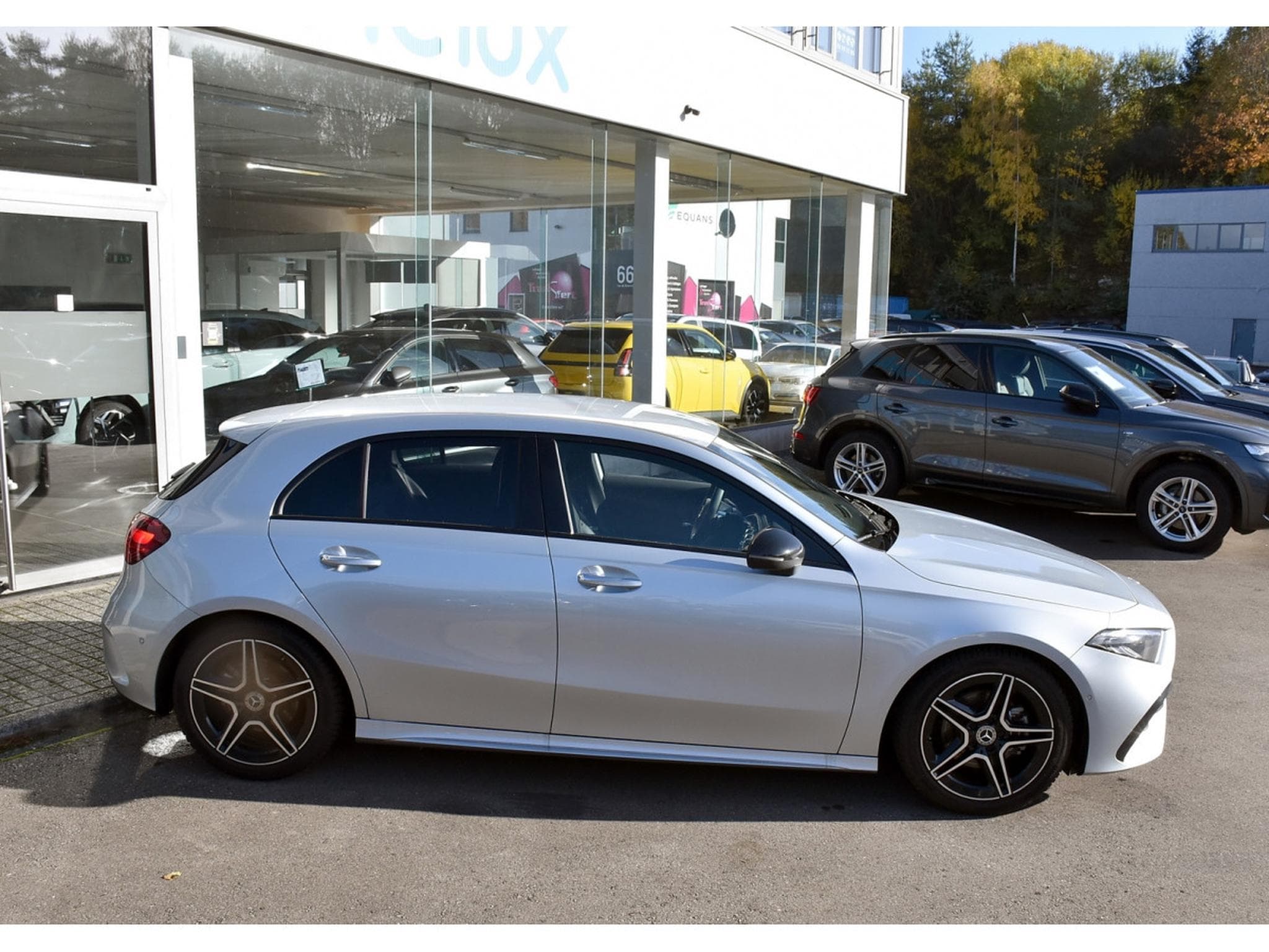 Mercedes A 200 AMG Line 7G-Tronic ACC NIGHT CAM KEYLESS 1° MAIN (2025) - Foto 3