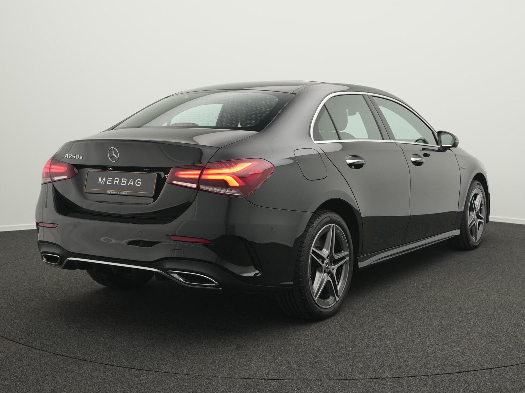 Mercedes A 250 e AMG-Line Lim LED+Pano+360°+Ambi (2021) - Photo 3