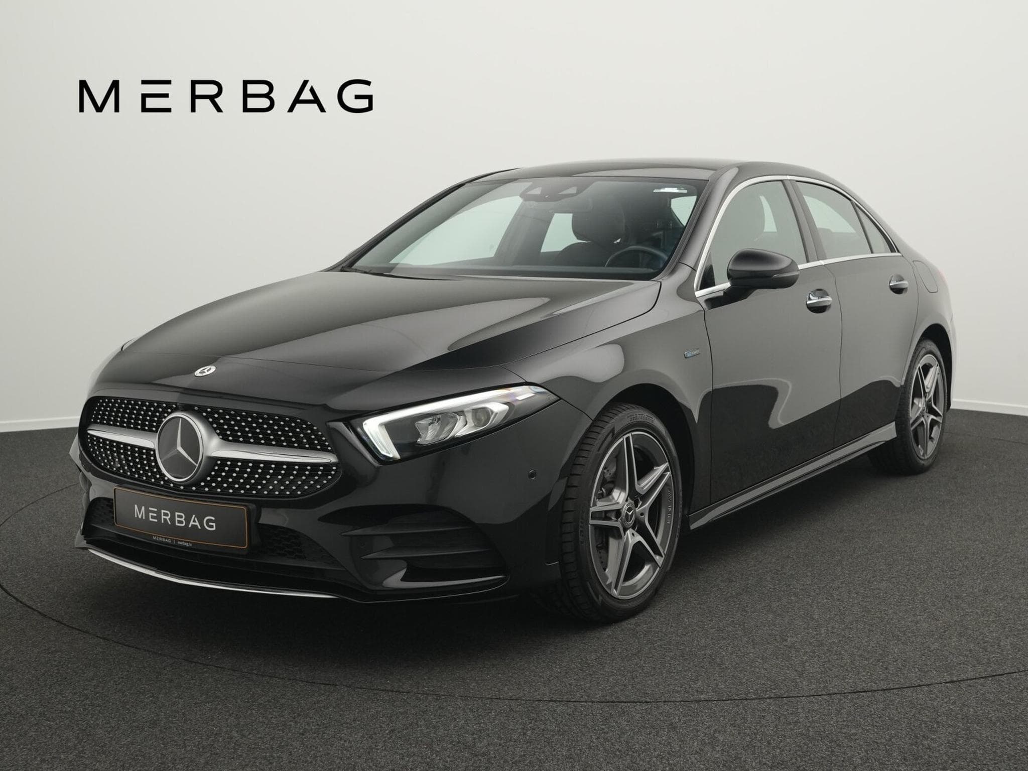 Mercedes A 250 e AMG-Line Lim LED+Pano+360°+Ambi (2021) - Photo 1