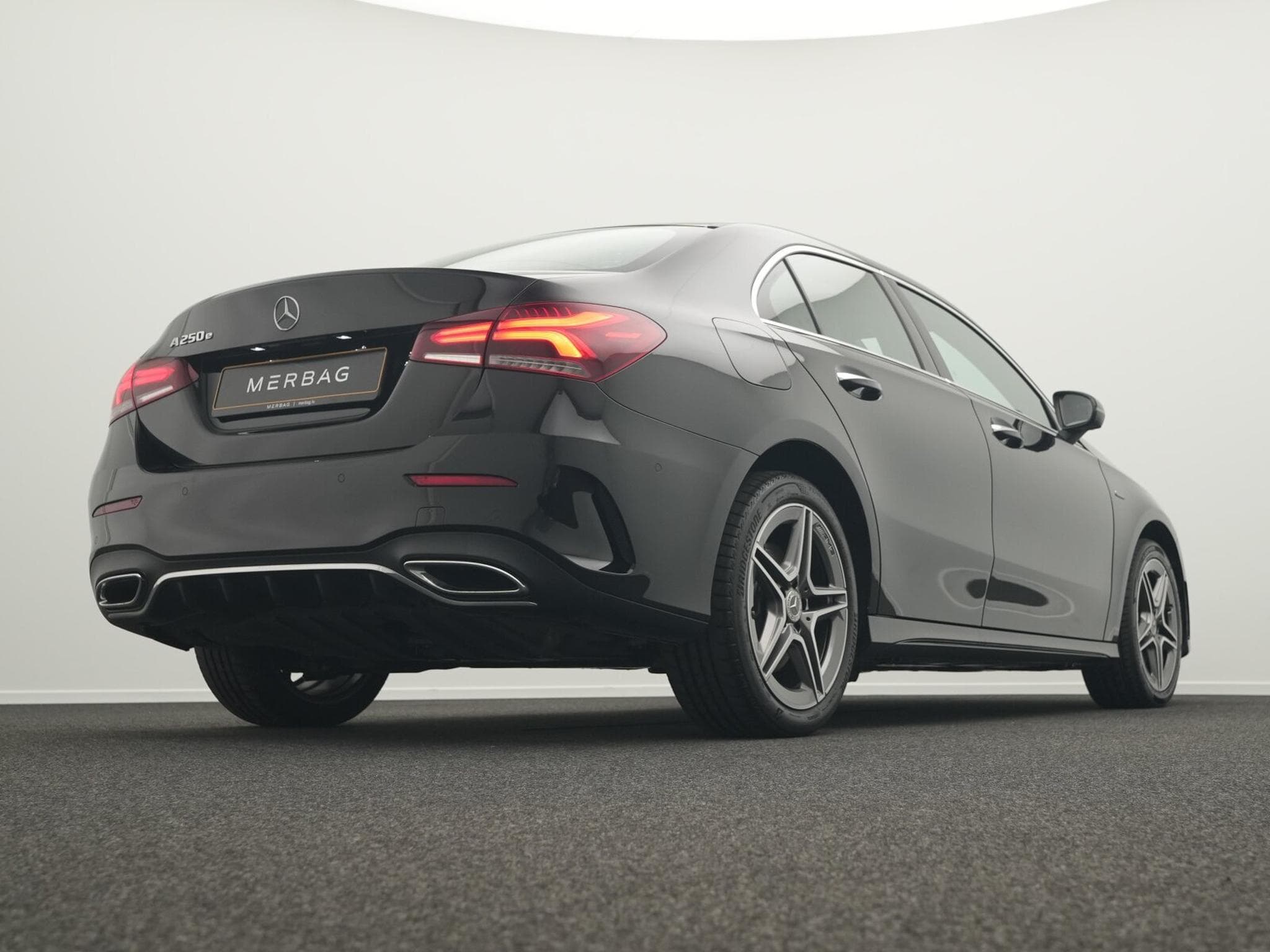 Mercedes A 250 e AMG-Line Lim LED+Pano+360°+Ambi (2021) - Photo 11