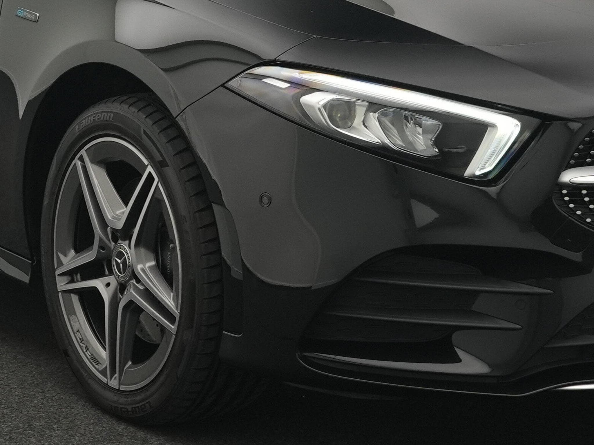 Mercedes A 250 e AMG-Line Lim LED+Pano+360°+Ambi (2021) - Photo 9
