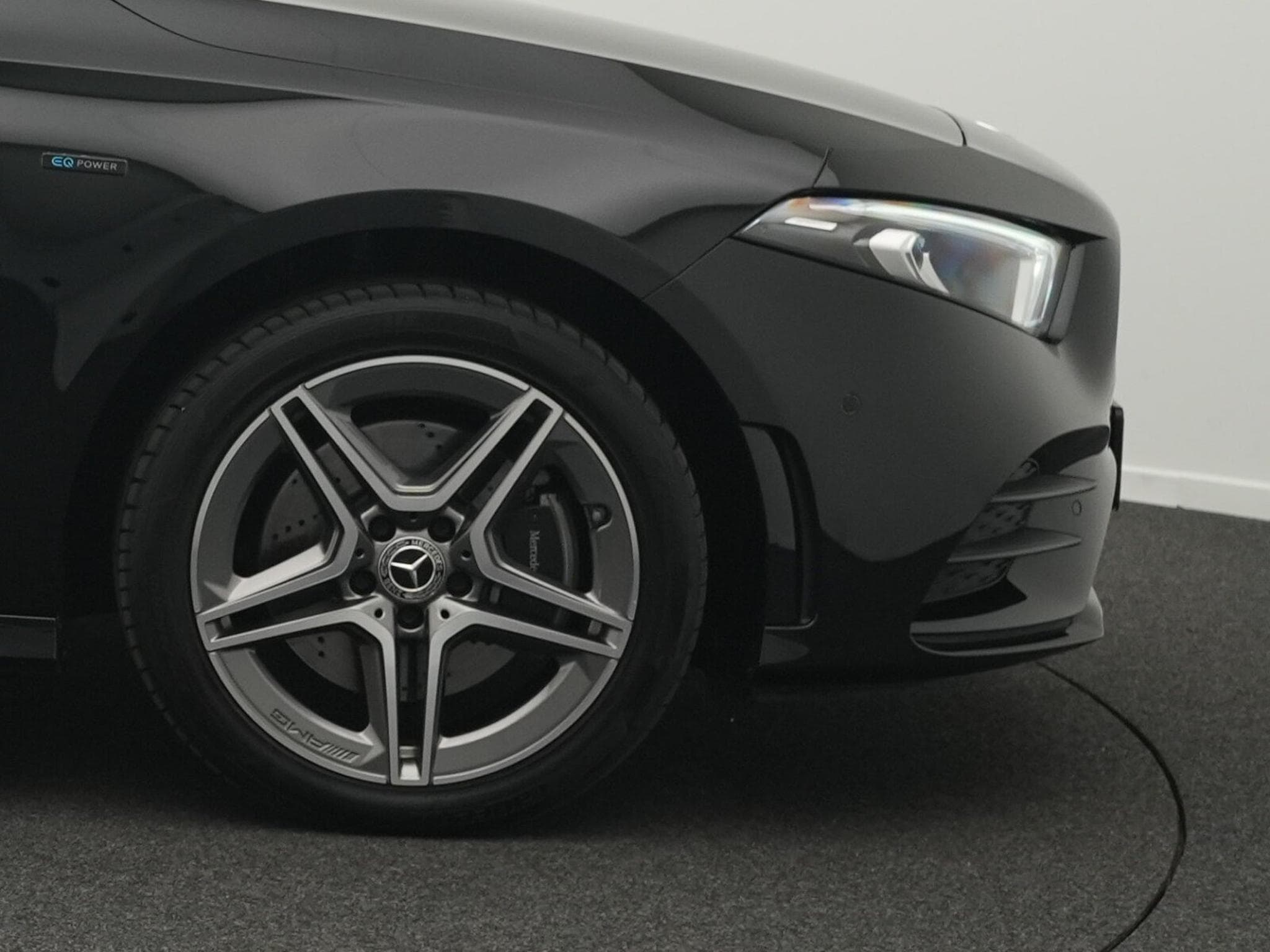 Mercedes A 250 e AMG-Line Lim LED+Pano+360°+Ambi (2021) - Photo 8