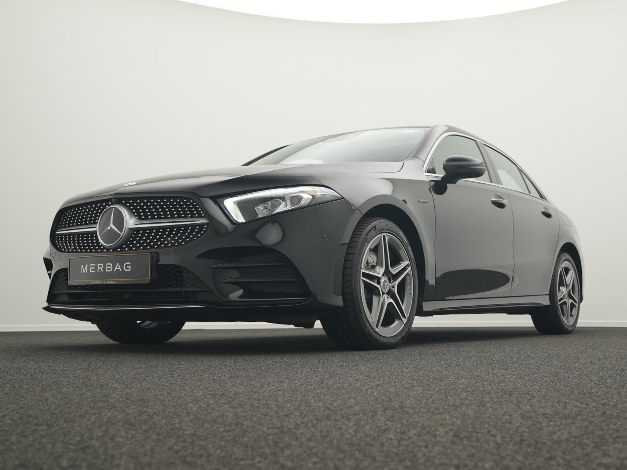 Mercedes A 250 e AMG-Line Lim LED+Pano+360°+Ambi (2021) - Photo 10