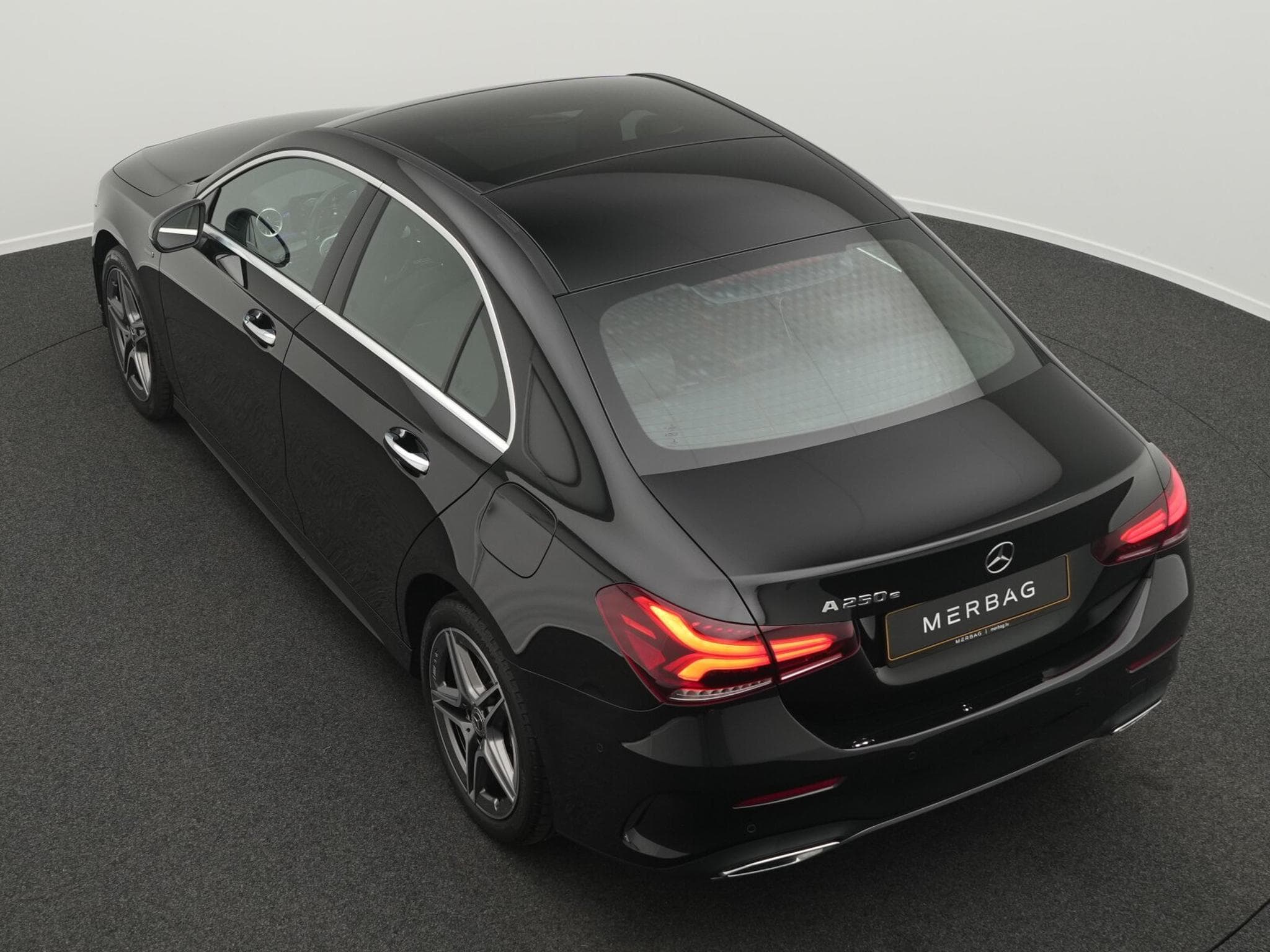 Mercedes A 250 e AMG-Line Lim LED+Pano+360°+Ambi (2021) - Photo 13
