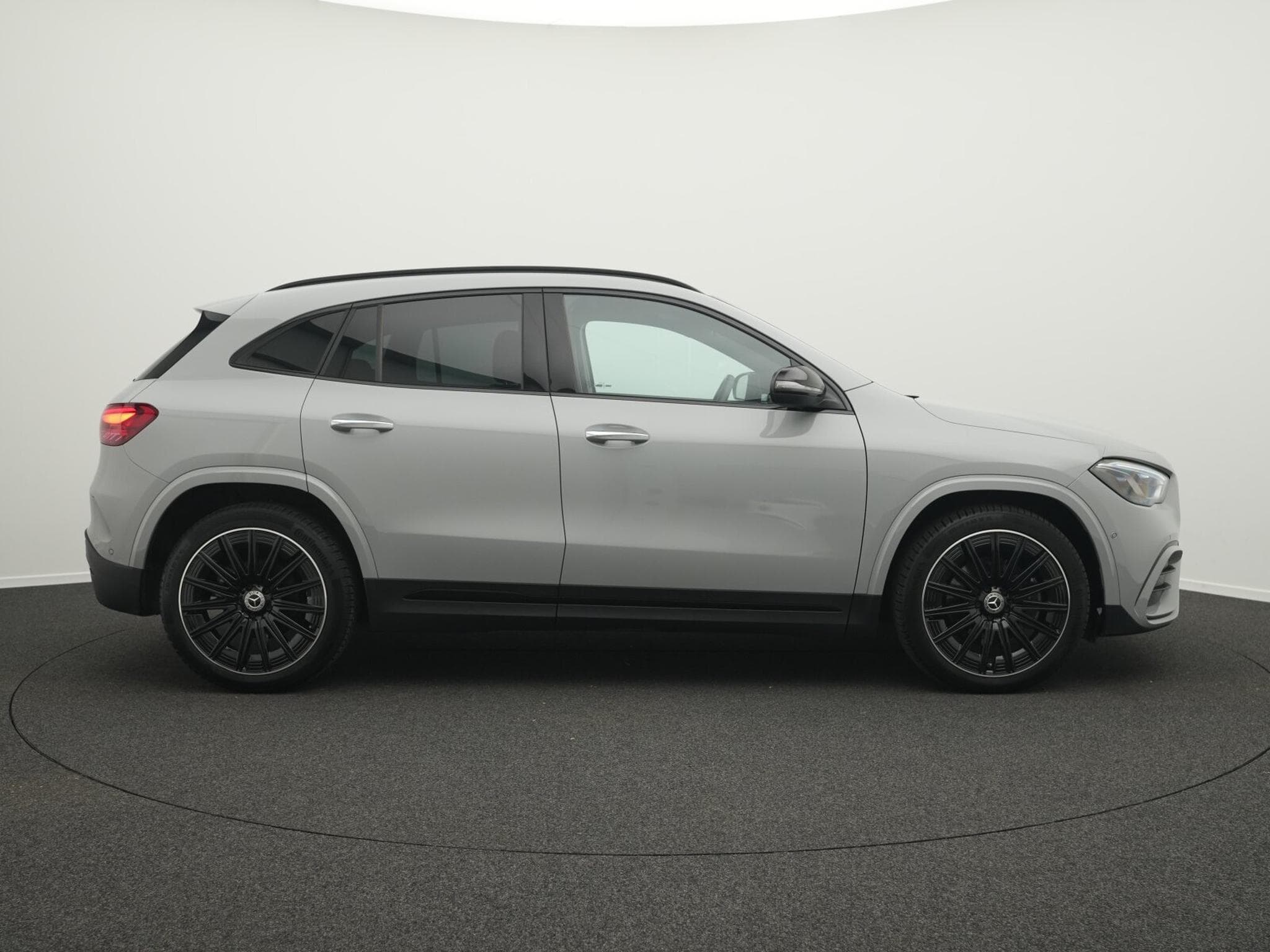 Mercedes GLA 200 d AMG-Line Multi+Kamera+Night+20"+MBUX (2025) - Photo 5