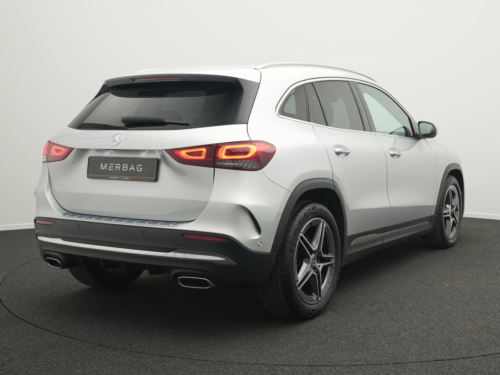 Mercedes GLA 180 AMG-Line Multi+Kamera+MBUX+Ambi+19" (2021) - Photo 3