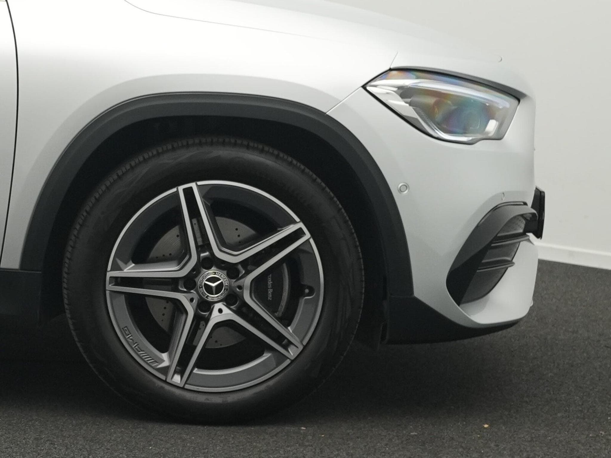 Mercedes GLA 180 AMG-Line Multi+Kamera+MBUX+Ambi+19" (2021) - Photo 8